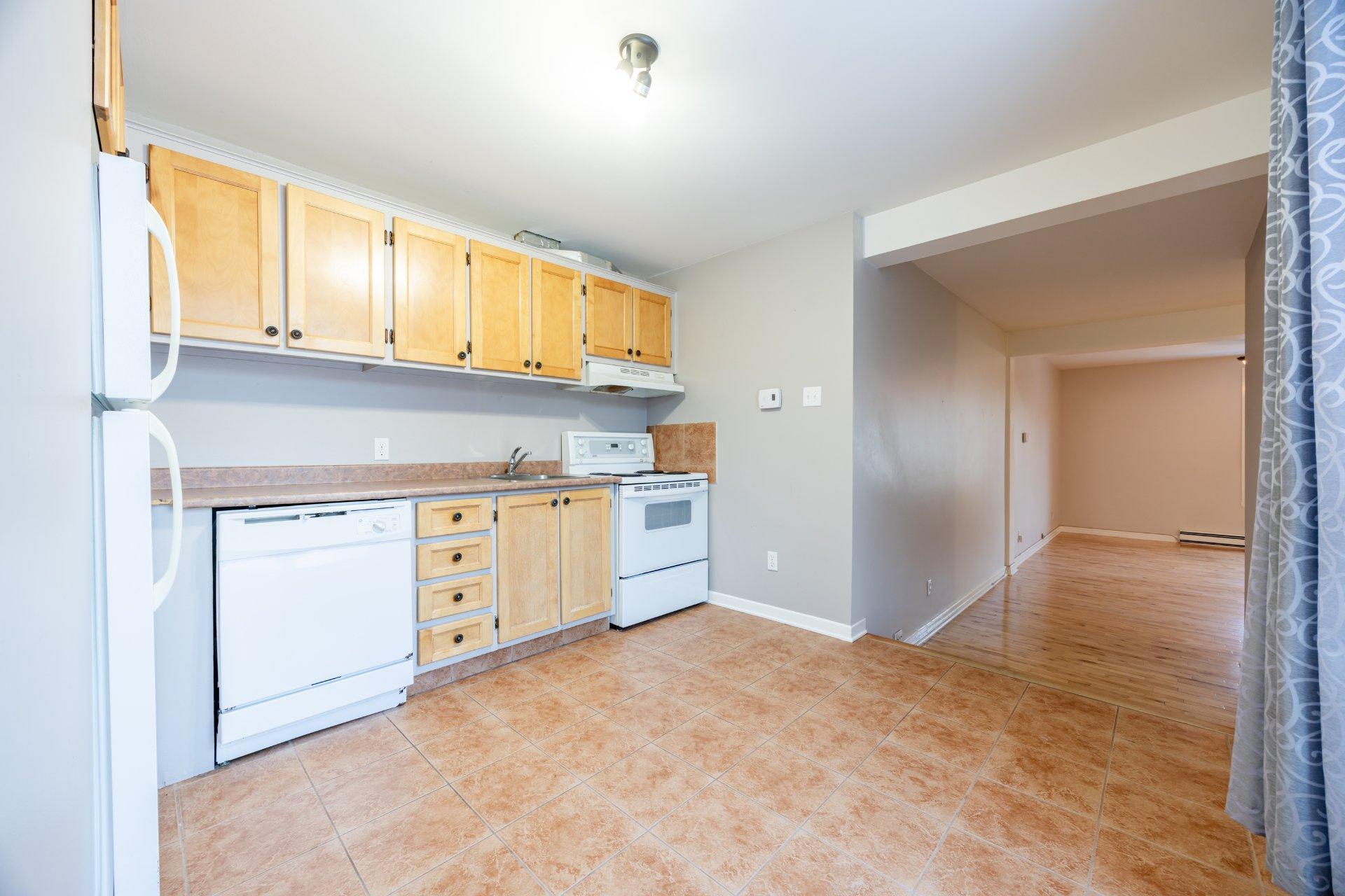 









3855


Rue du Fort-Rolland

,
Montréal (Lachine),




QC
H8T1V8

