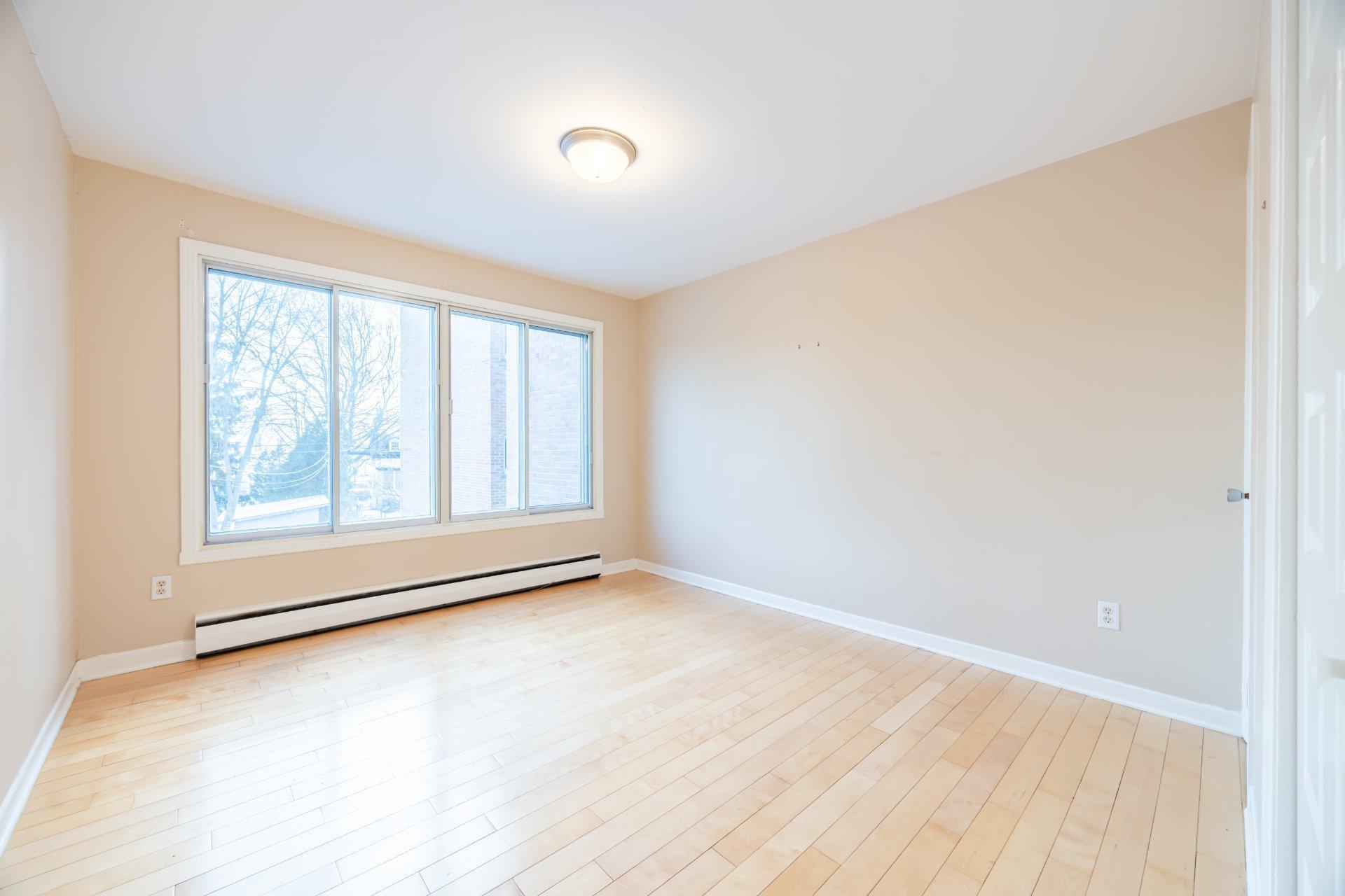 









3855


Rue du Fort-Rolland

,
Montréal (Lachine),




QC
H8T1V8

