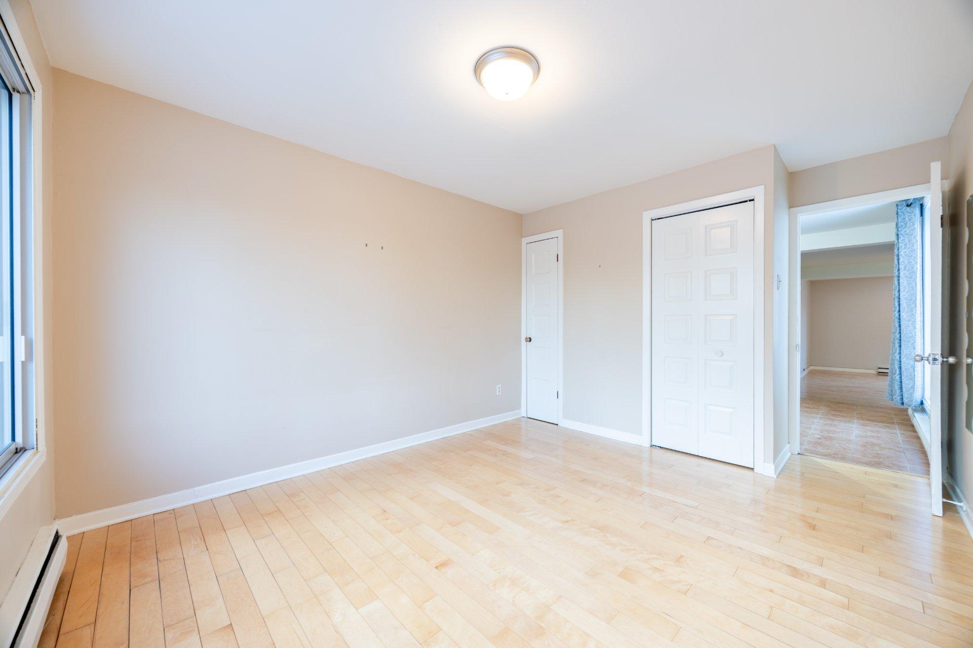 









3855


Rue du Fort-Rolland

,
Montréal (Lachine),




QC
H8T1V8

