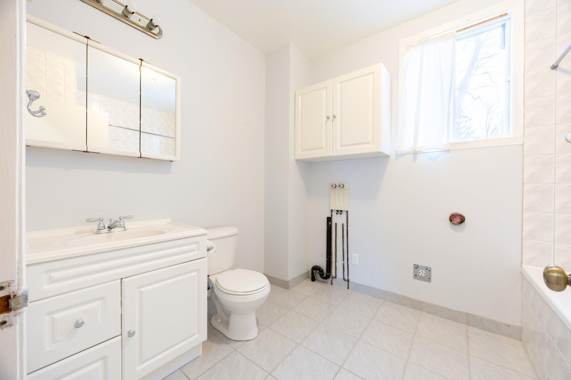 









3855


Rue du Fort-Rolland

,
Montréal (Lachine),




QC
H8T1V8

