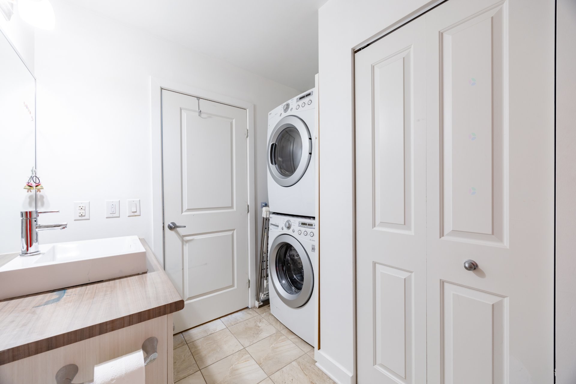 









7020


Rue Allard

, 305,
Montréal (LaSalle),




QC
H8N0C5

