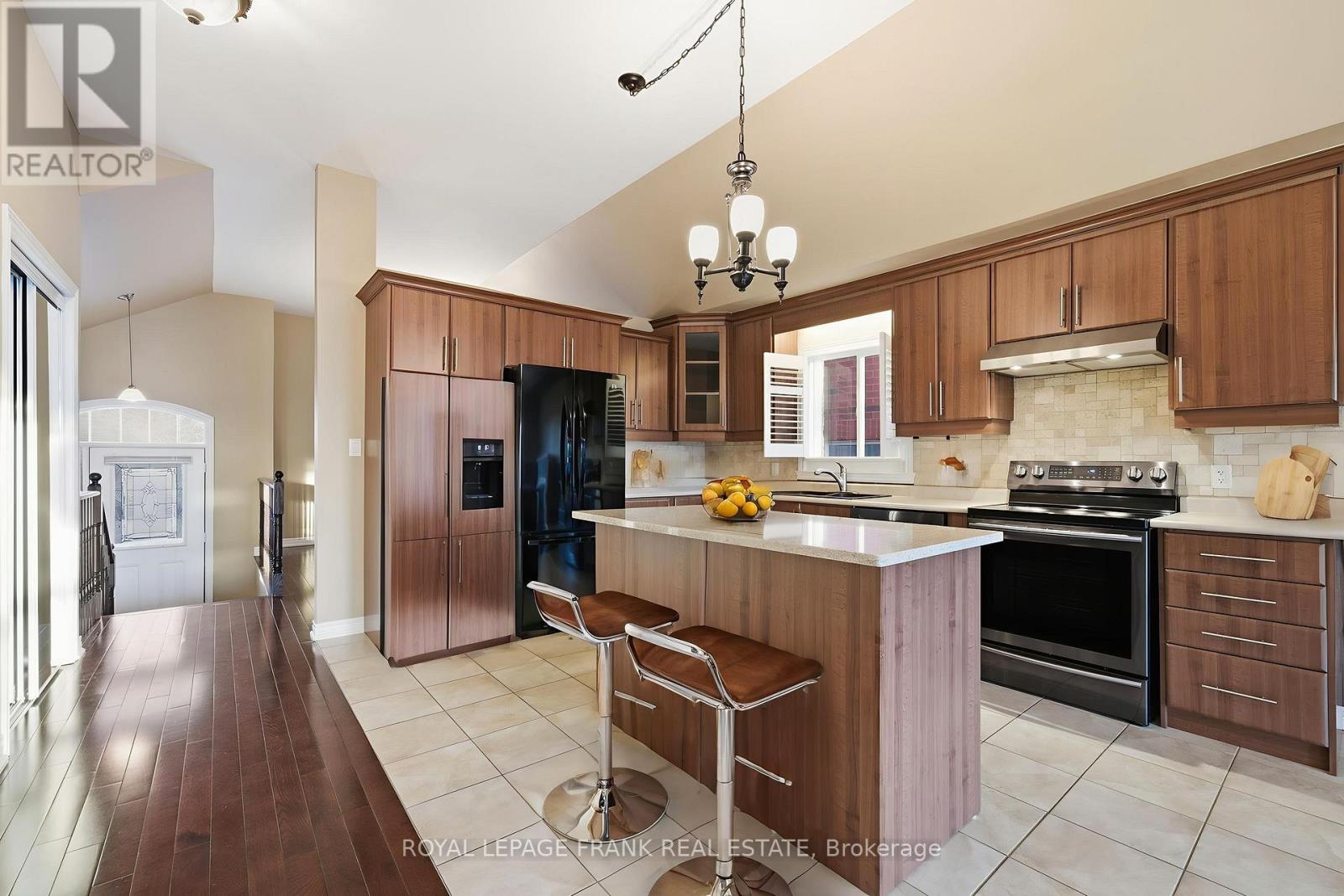 












7 BROCK STREET

,
Kawartha Lakes (Lindsay),




Ontario
K9V0B9

