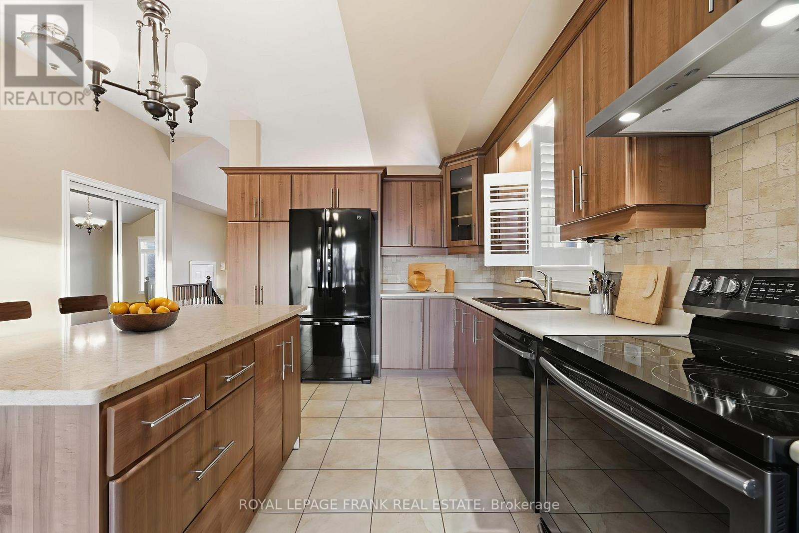 












7 BROCK STREET

,
Kawartha Lakes (Lindsay),




Ontario
K9V0B9

