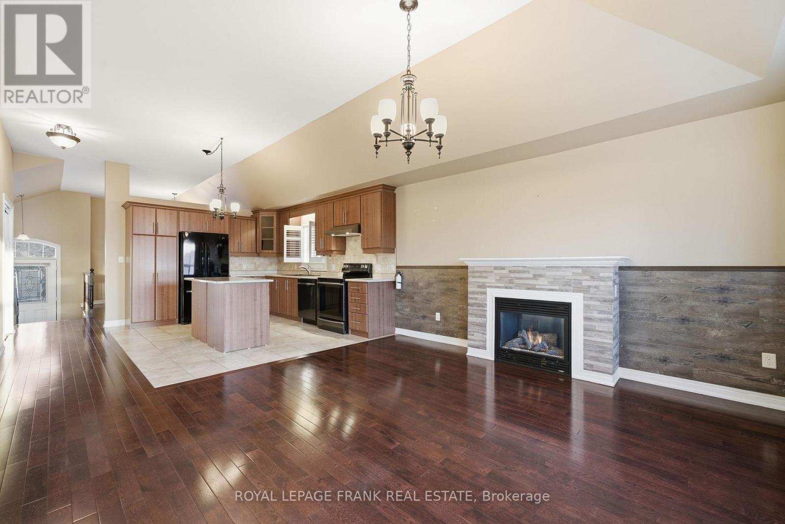 












7 BROCK STREET

,
Kawartha Lakes (Lindsay),




Ontario
K9V0B9

