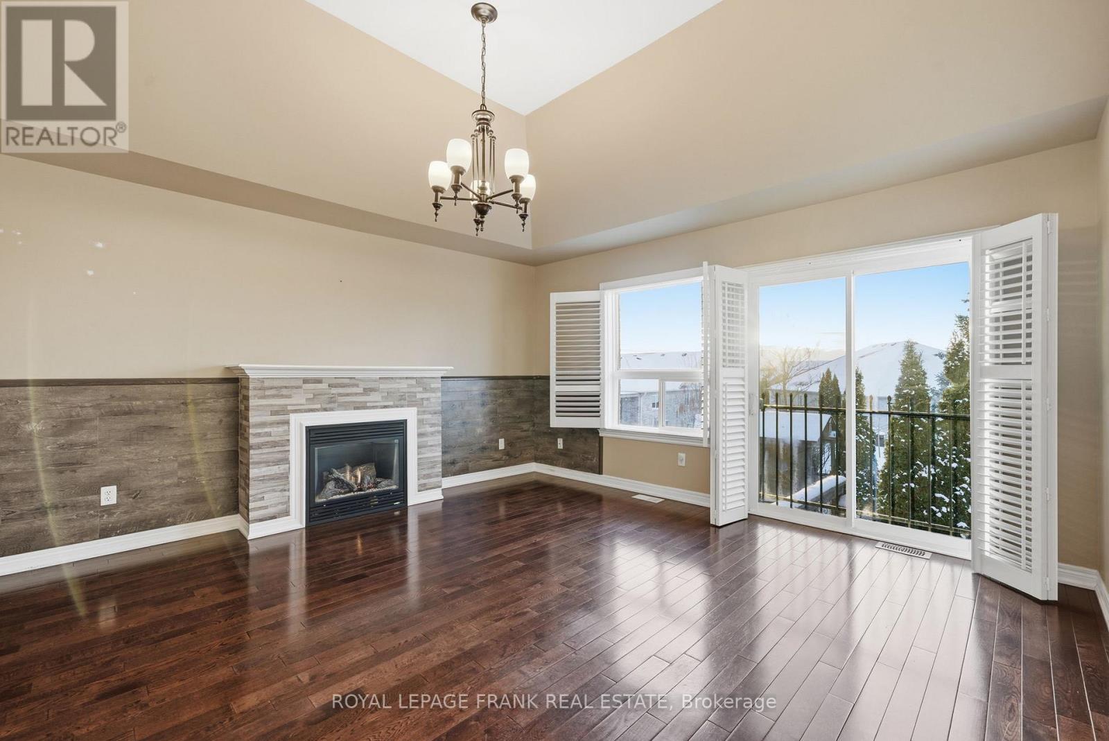 












7 BROCK STREET

,
Kawartha Lakes (Lindsay),




Ontario
K9V0B9

