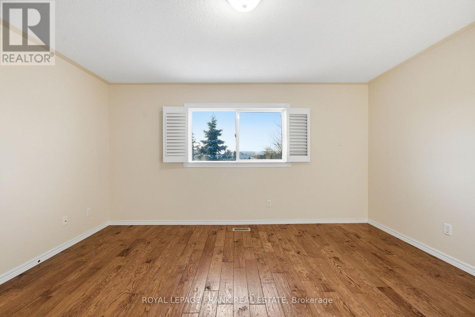 












7 BROCK STREET

,
Kawartha Lakes (Lindsay),




Ontario
K9V0B9

