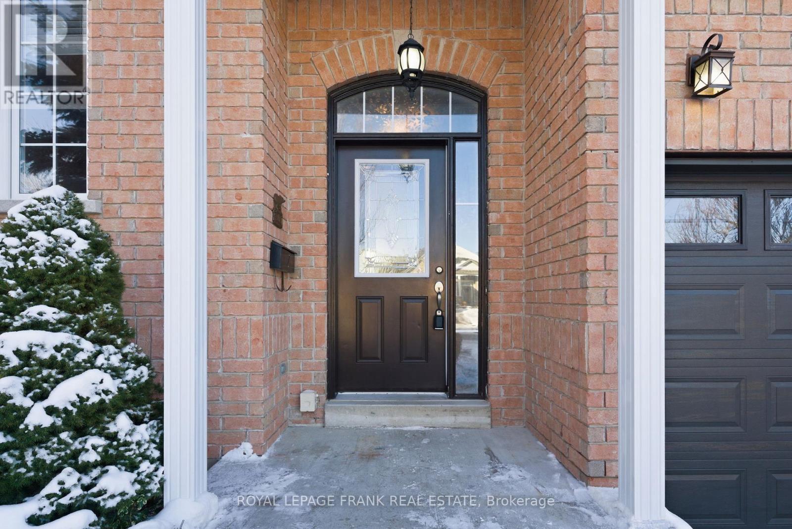 












7 BROCK STREET

,
Kawartha Lakes (Lindsay),




Ontario
K9V0B9

