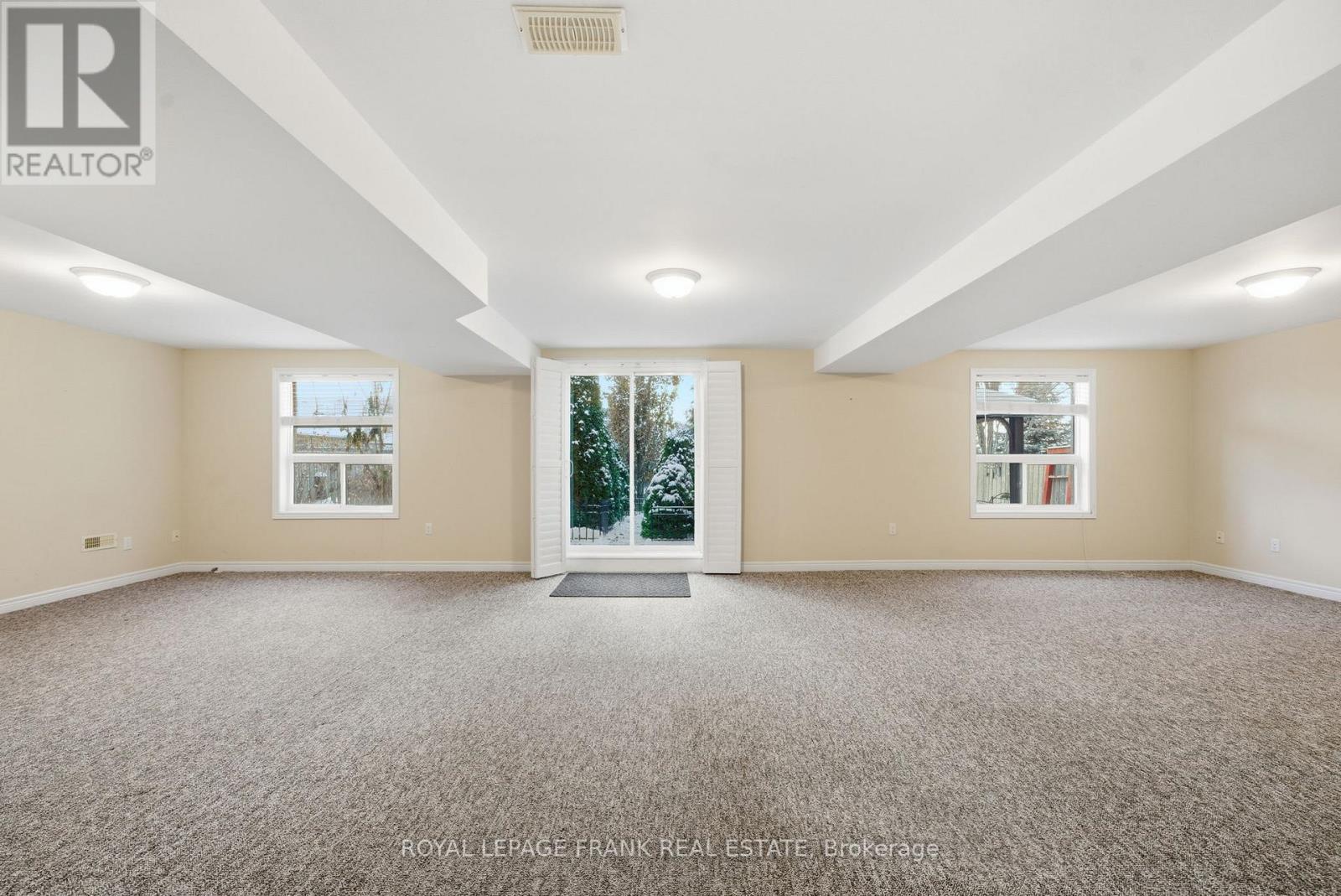 












7 BROCK STREET

,
Kawartha Lakes (Lindsay),




Ontario
K9V0B9

