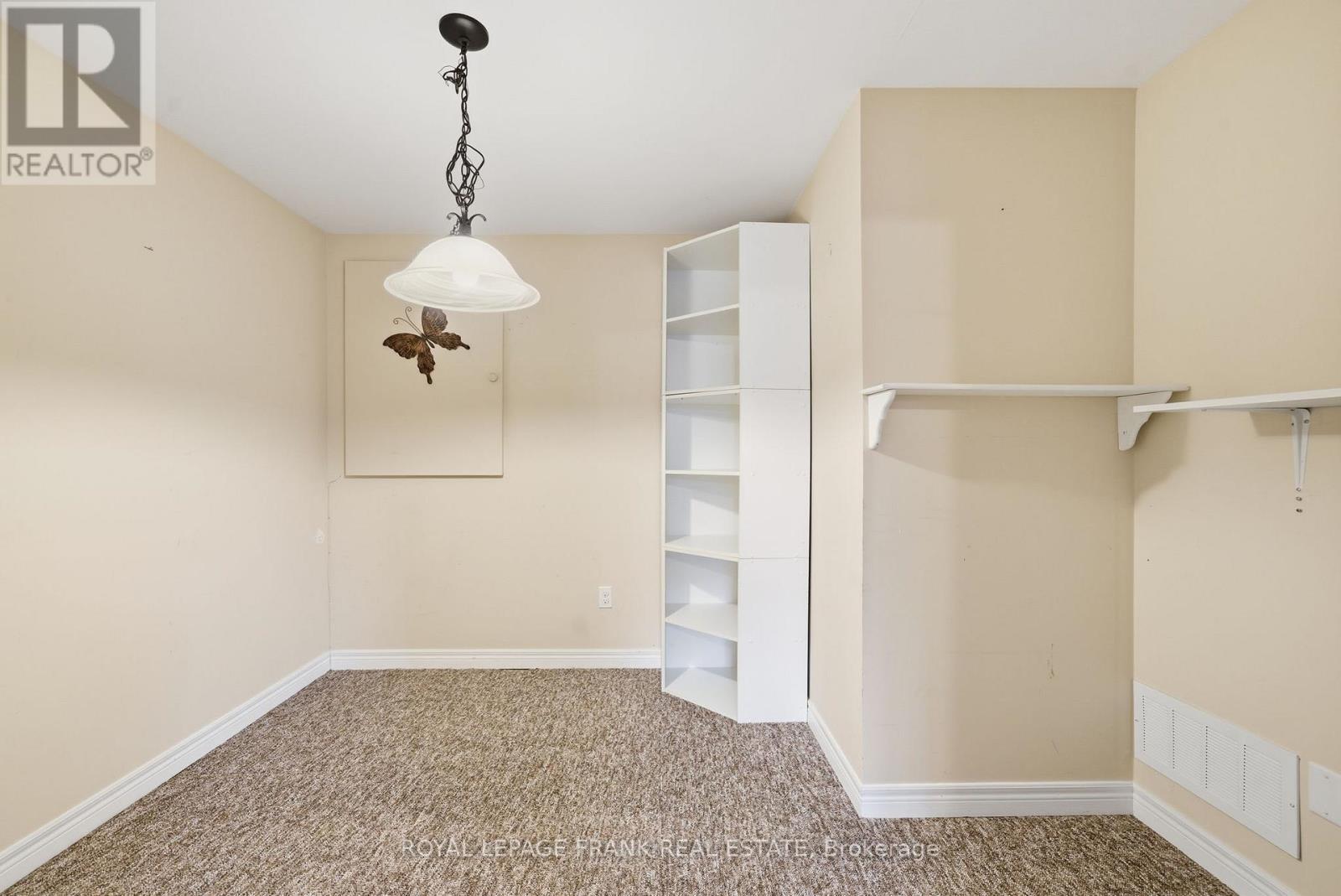 












7 BROCK STREET

,
Kawartha Lakes (Lindsay),




Ontario
K9V0B9

