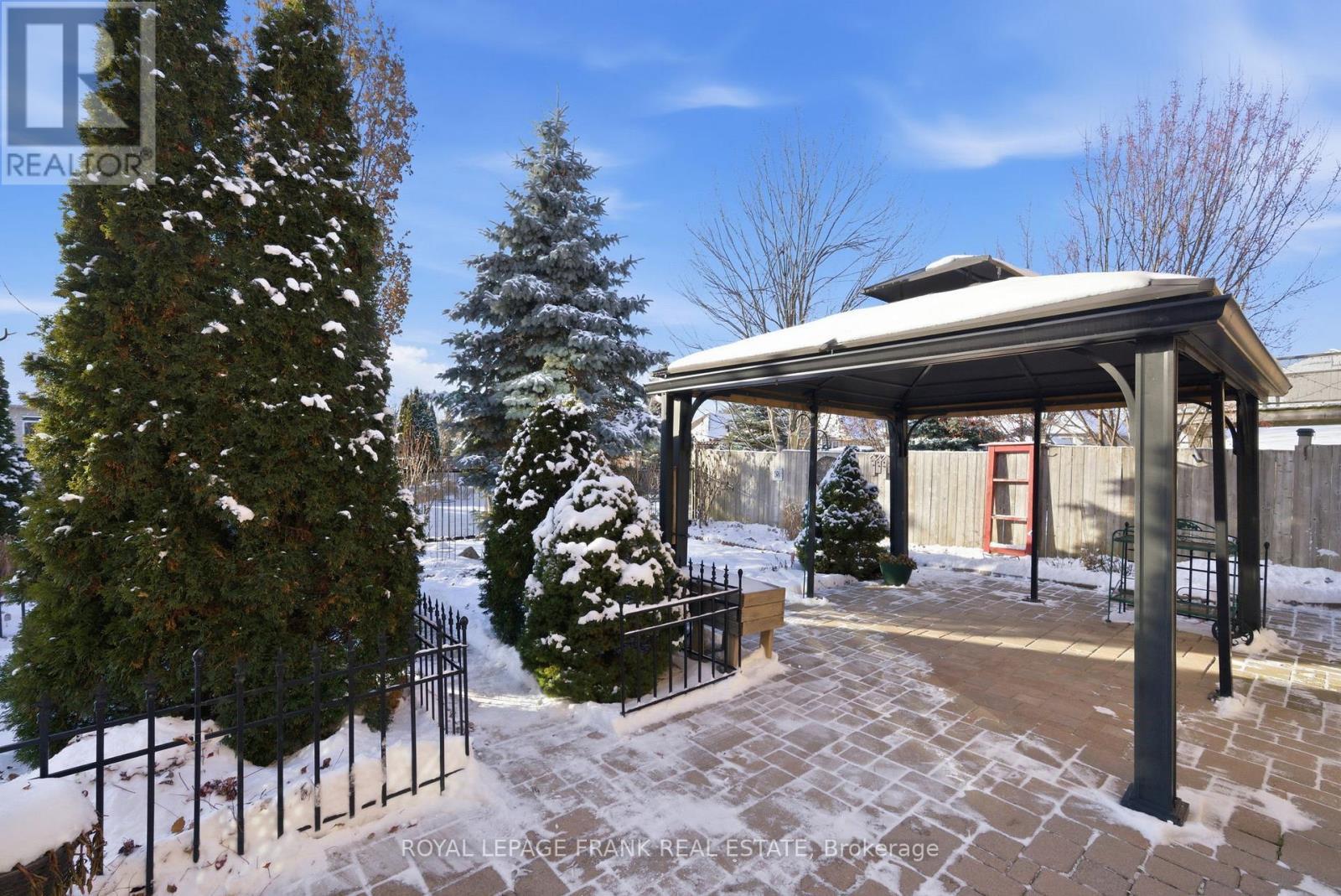 












7 BROCK STREET

,
Kawartha Lakes (Lindsay),




Ontario
K9V0B9

