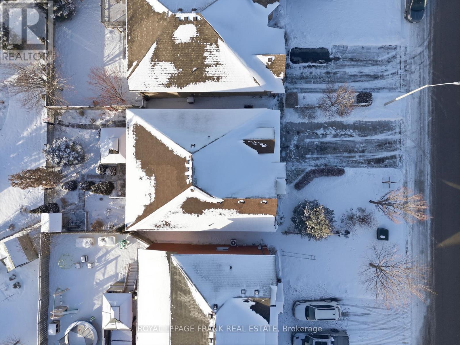 












7 BROCK STREET

,
Kawartha Lakes (Lindsay),




Ontario
K9V0B9

