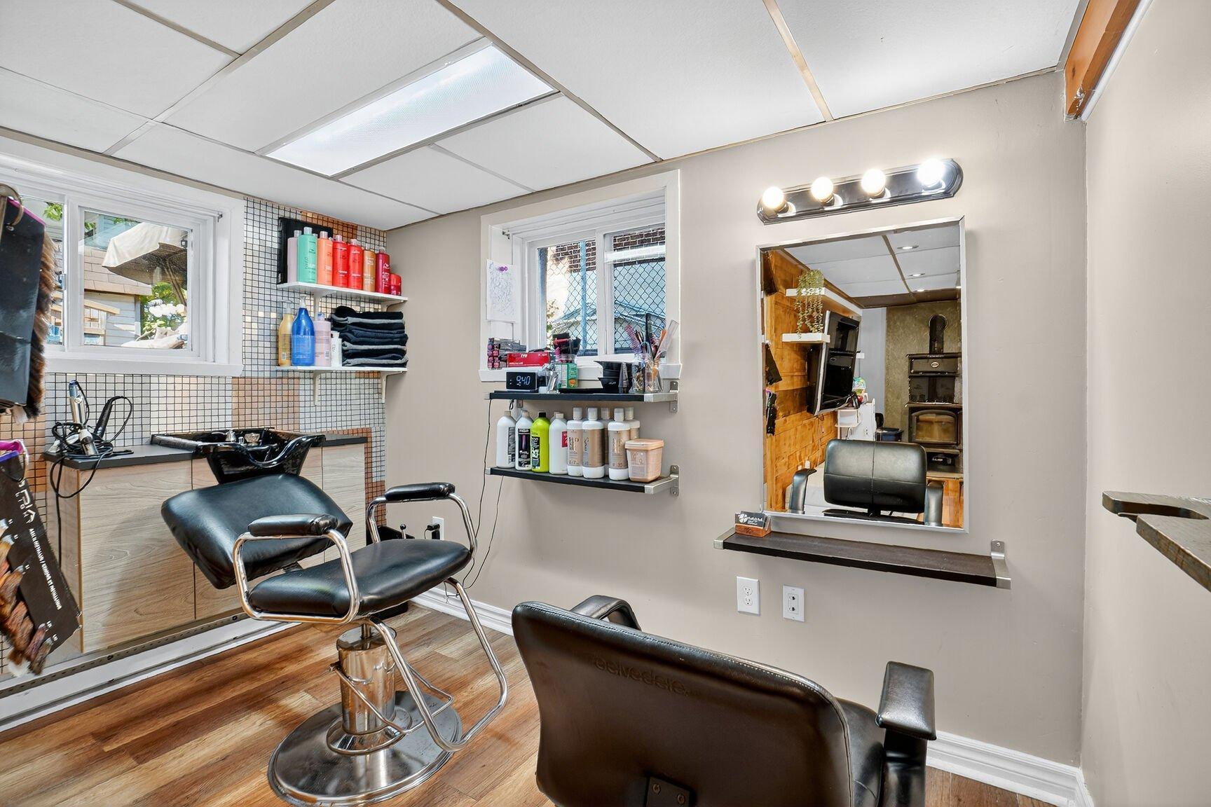 









12370


6e Avenue (R.-d.-P.)

,
Montréal (Rivière-des-Prairies/Pointe-aux-Trembles),




QC
H1E1S4

