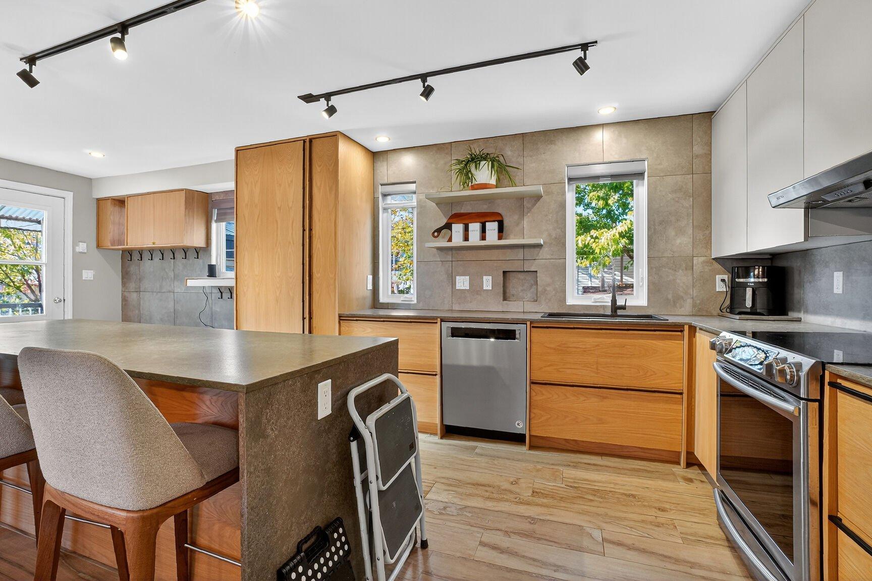 









12370


6e Avenue (R.-d.-P.)

,
Montréal (Rivière-des-Prairies/Pointe-aux-Trembles),




QC
H1E1S4

