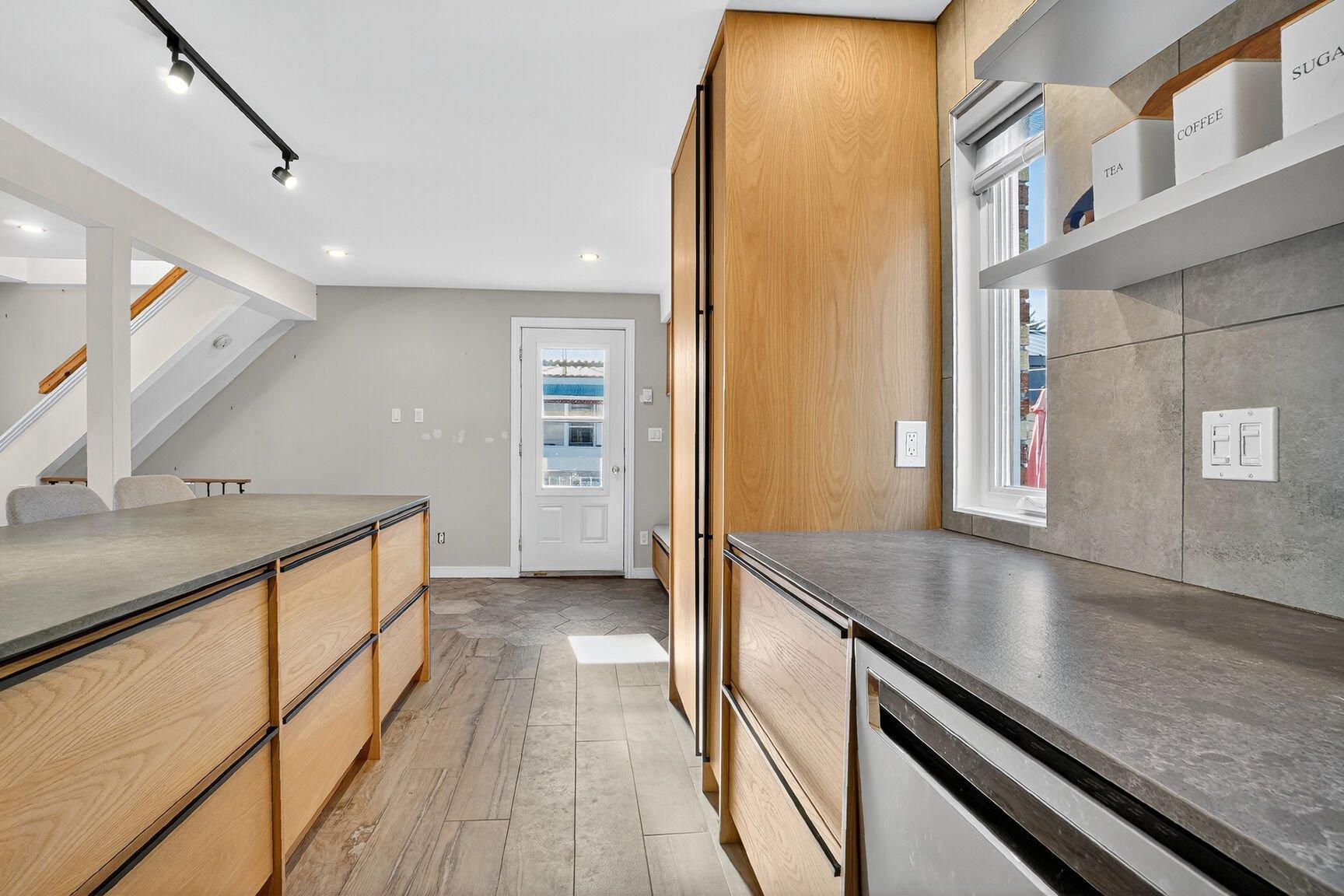 









12370


6e Avenue (R.-d.-P.)

,
Montréal (Rivière-des-Prairies/Pointe-aux-Trembles),




QC
H1E1S4

