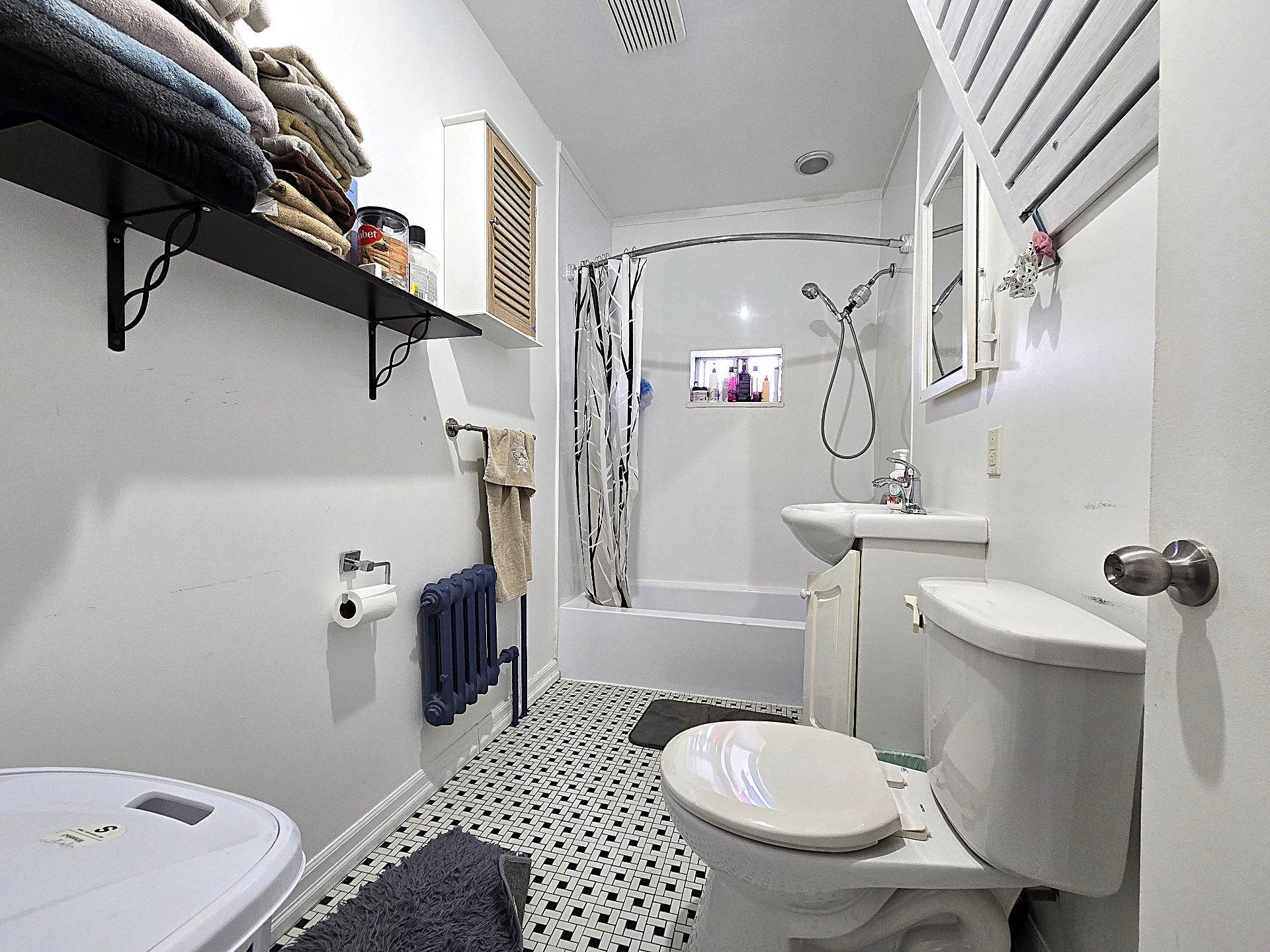 









3994


Boul. St-Martin O.

, B,
Laval (Chomedey),




QC
H7T1B8

