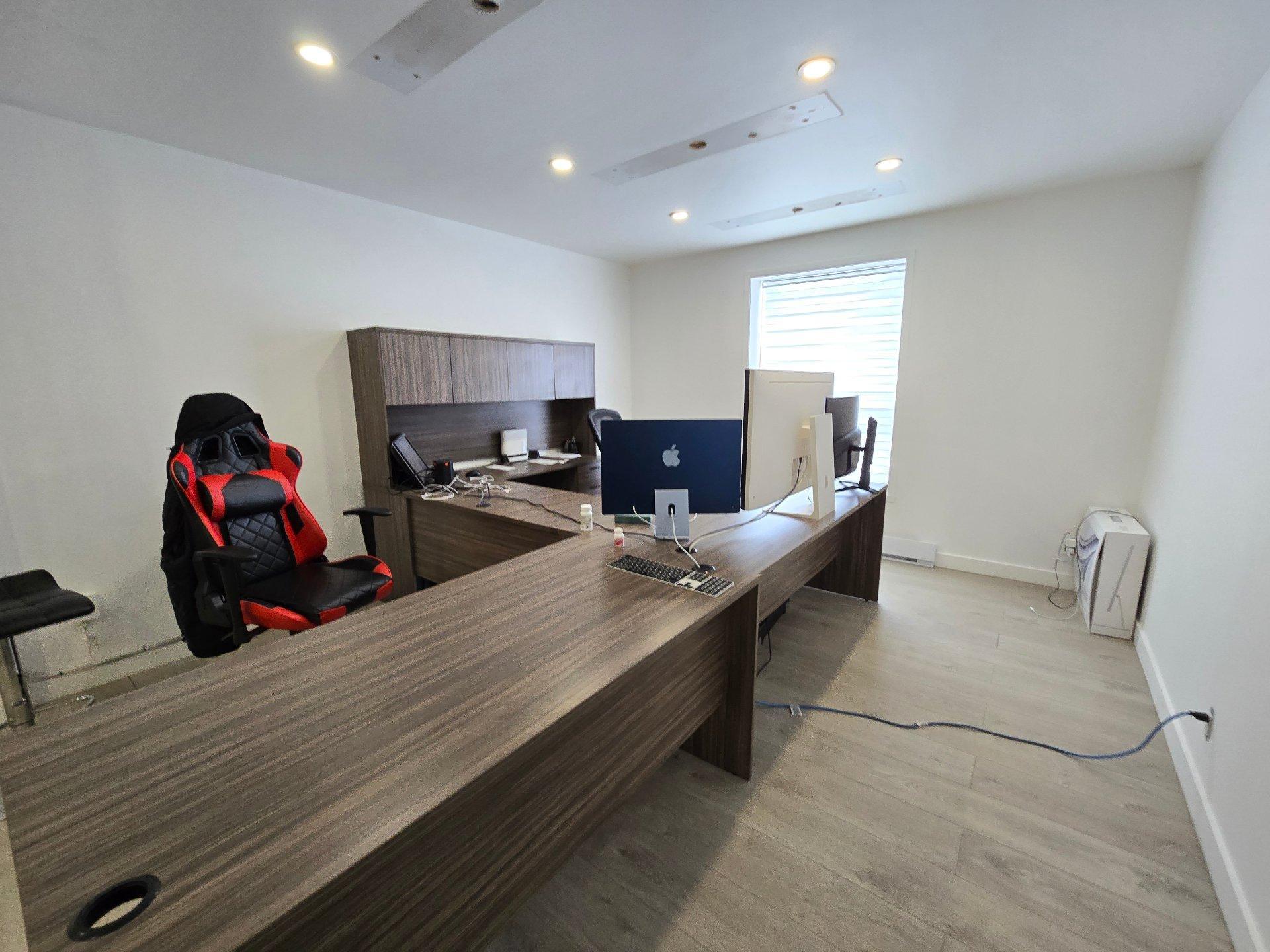 









714


Boul. du Curé-Boivin

,
Boisbriand,




QC
J7G2A7

