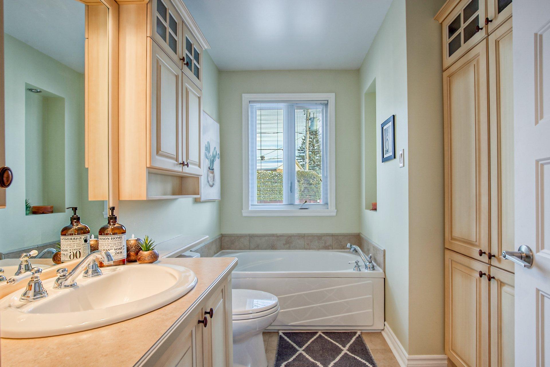 









1290


Rue Boisbriand

,
Saint-Bruno-de-Montarville,




QC
J3V4X5

