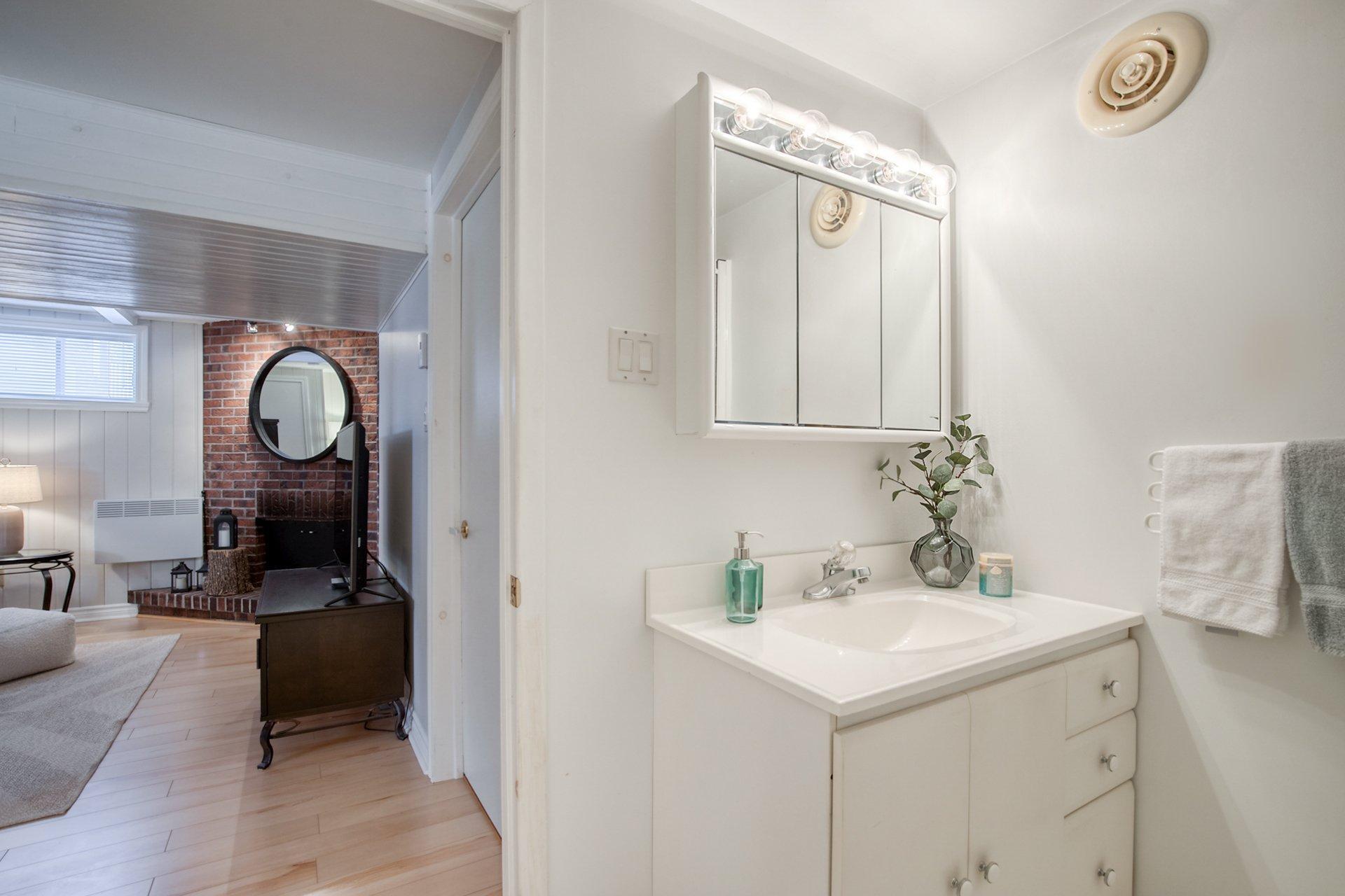 









1290


Rue Boisbriand

,
Saint-Bruno-de-Montarville,




QC
J3V4X5

