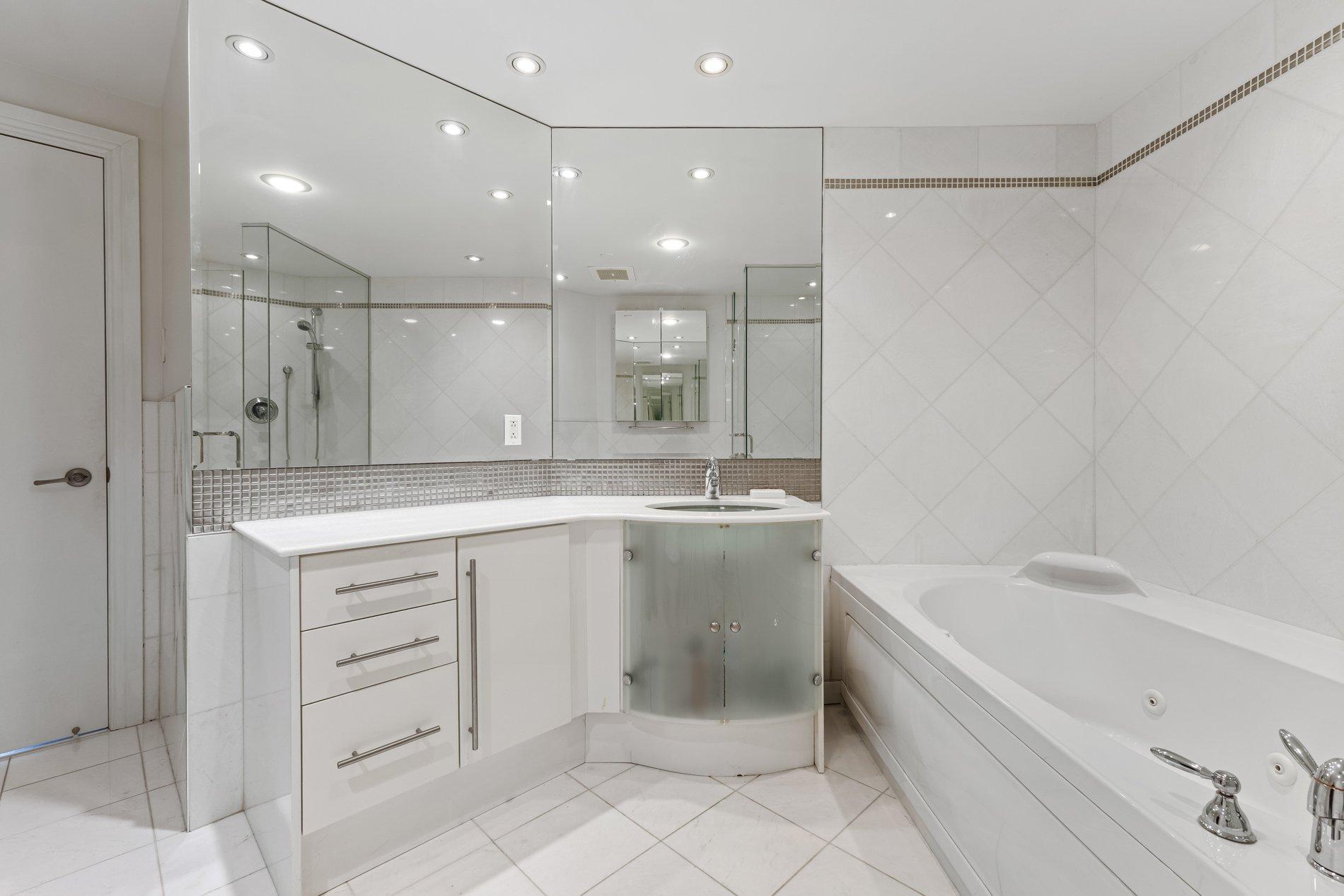 









2380


Av. Pierre-Dupuy

, 503,
Montréal (Ville-Marie),




QC
H3C6N3

