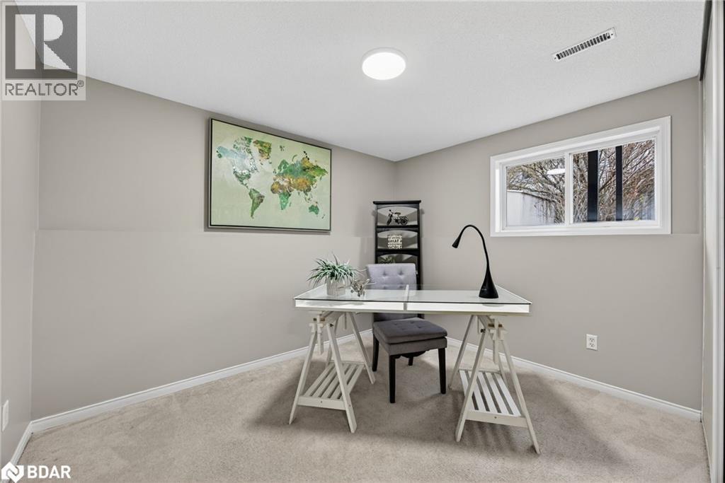 












1 DRAPER Crescent

,
Barrie,




Ontario
L4N8B1

