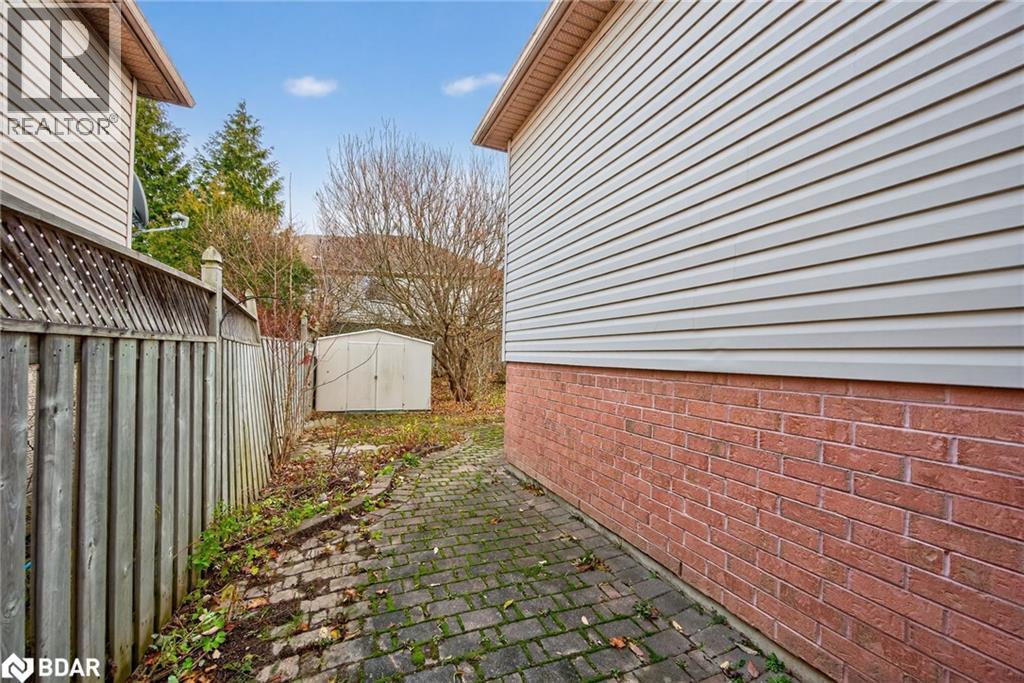 












1 DRAPER Crescent

,
Barrie,




Ontario
L4N8B1

