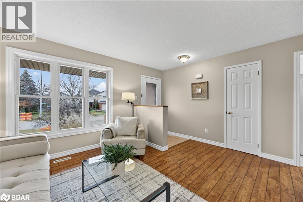 












1 DRAPER Crescent

,
Barrie,




Ontario
L4N8B1

