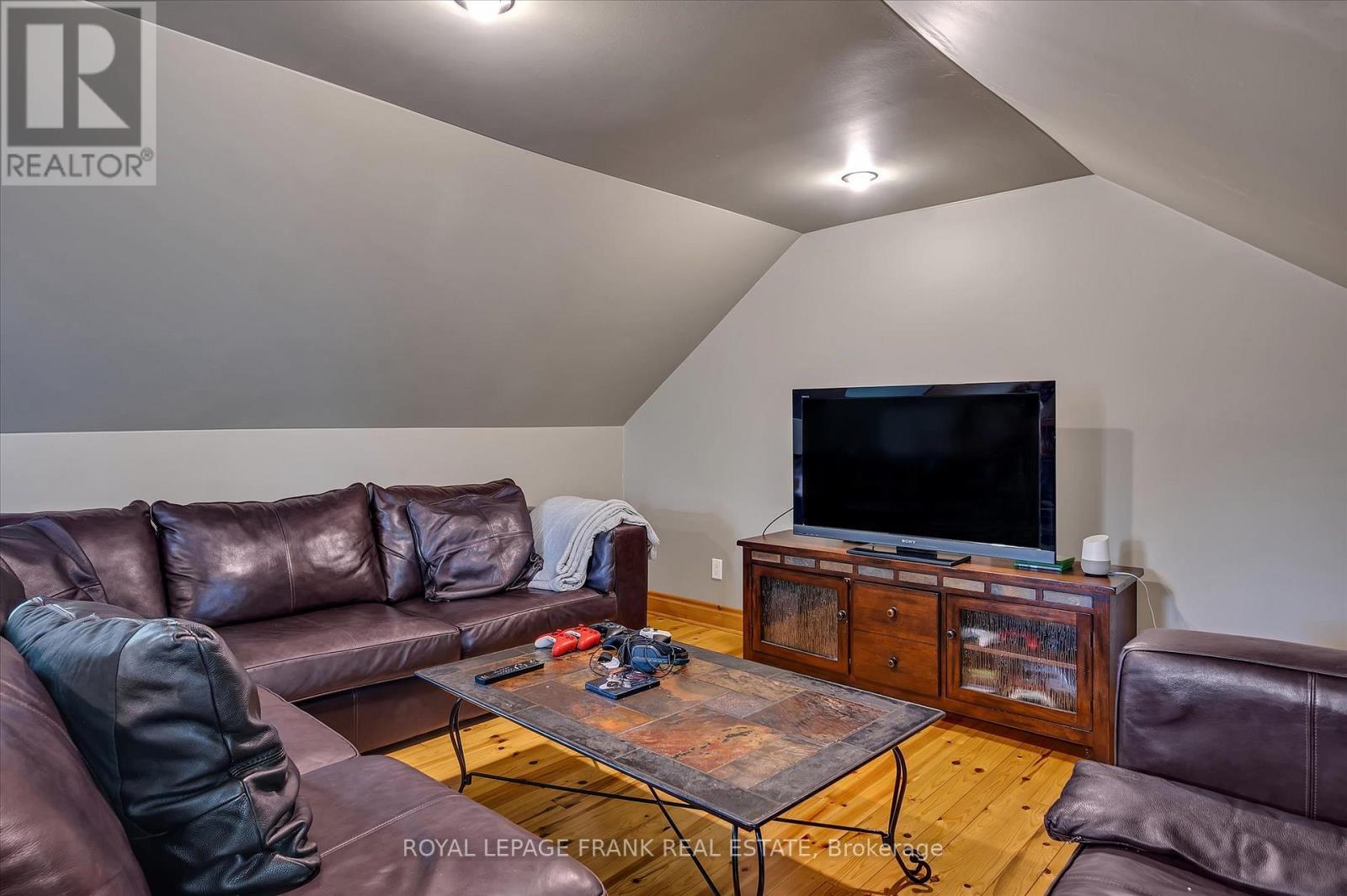 












1898 LAKEHURST ROAD

,
Trent Lakes,




Ontario
K0L1J0

