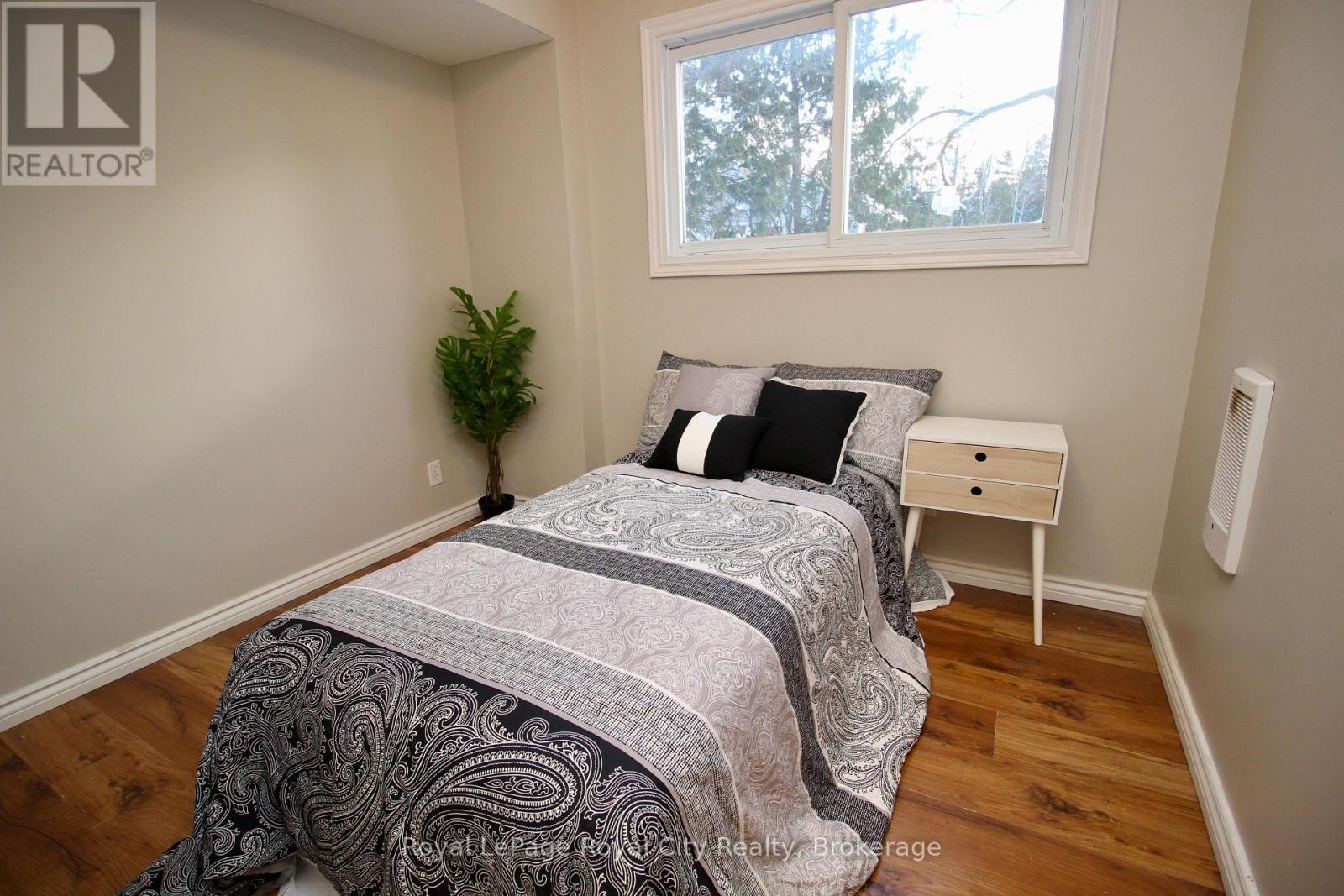 












28 HARPUR DRIVE

,
Northern Bruce Peninsula,




Ontario
N0H2R0

