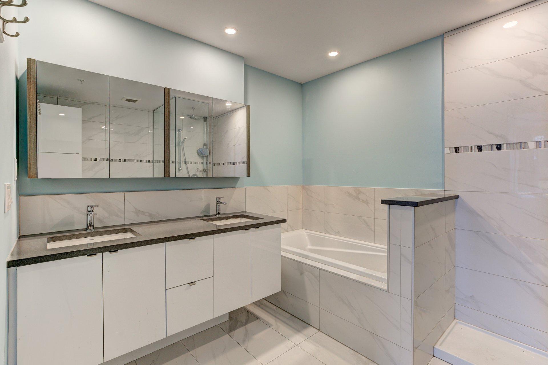 









5175


Av. de Courtrai

, 811,
Montréal (Côte-des-Neiges/Notre-Dame-de-Grâce),




QC
H3W0A9

