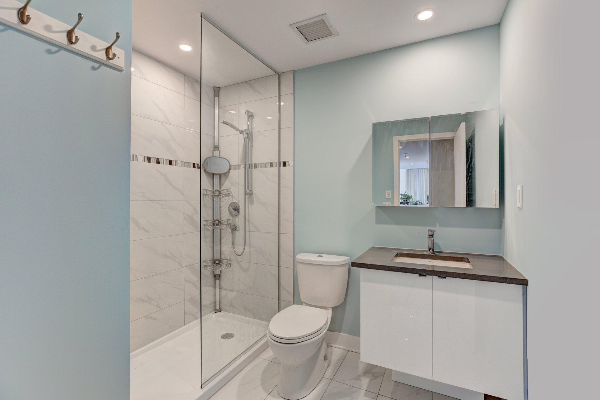 









5175


Av. de Courtrai

, 811,
Montréal (Côte-des-Neiges/Notre-Dame-de-Grâce),




QC
H3W0A9

