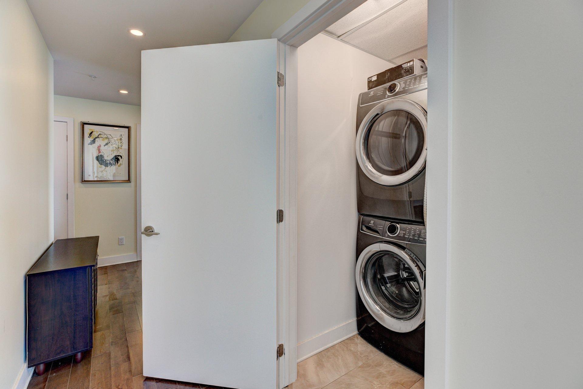 









5175


Av. de Courtrai

, 811,
Montréal (Côte-des-Neiges/Notre-Dame-de-Grâce),




QC
H3W0A9

