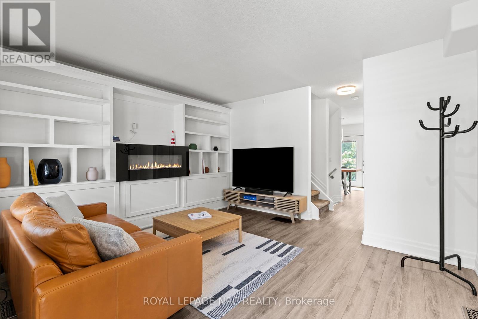 












33 BROADWAY AVENUE

,
St. Catharines (Port Weller),




Ontario
L2M1M3

