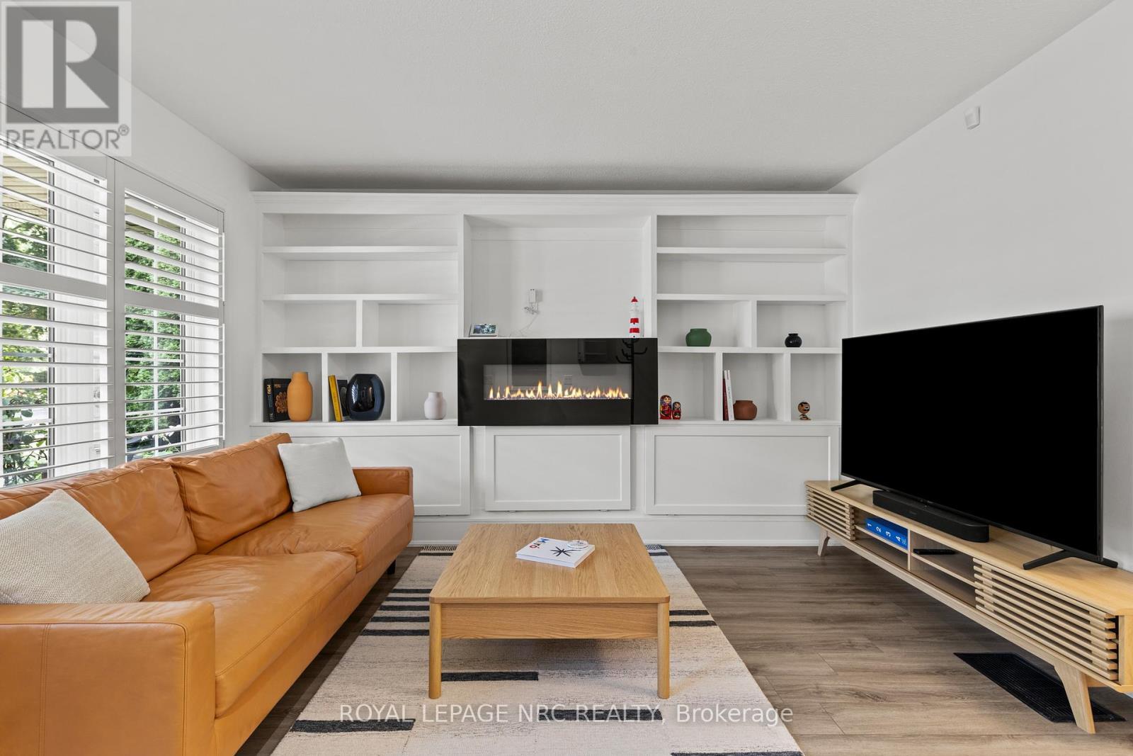 












33 BROADWAY AVENUE

,
St. Catharines (Port Weller),




Ontario
L2M1M3

