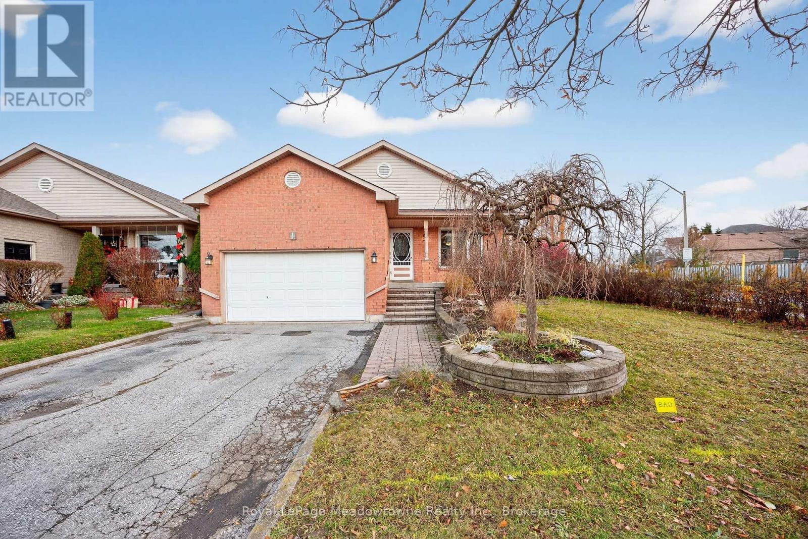 












1 DRAPER CRESCENT

,
Barrie (Painswick North),




Ontario
L4N8B1

