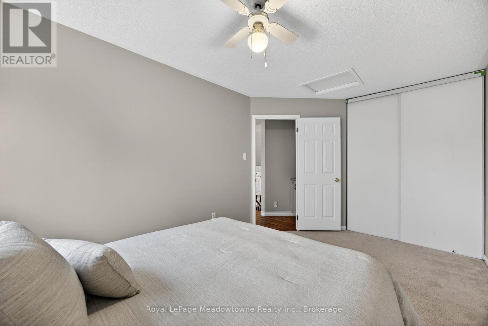 












1 DRAPER CRESCENT

,
Barrie (Painswick North),




Ontario
L4N8B1

