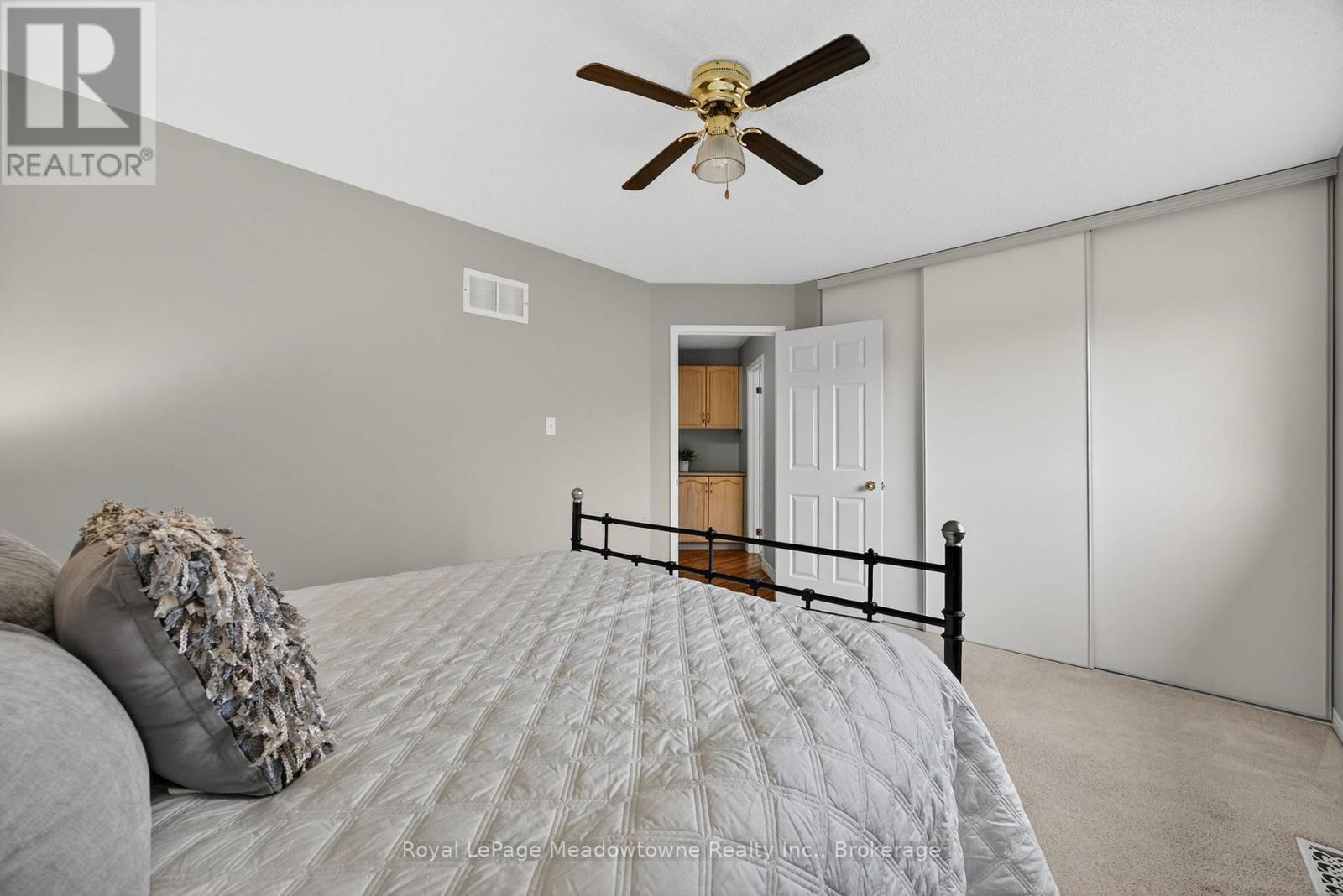 












1 DRAPER CRESCENT

,
Barrie (Painswick North),




Ontario
L4N8B1

