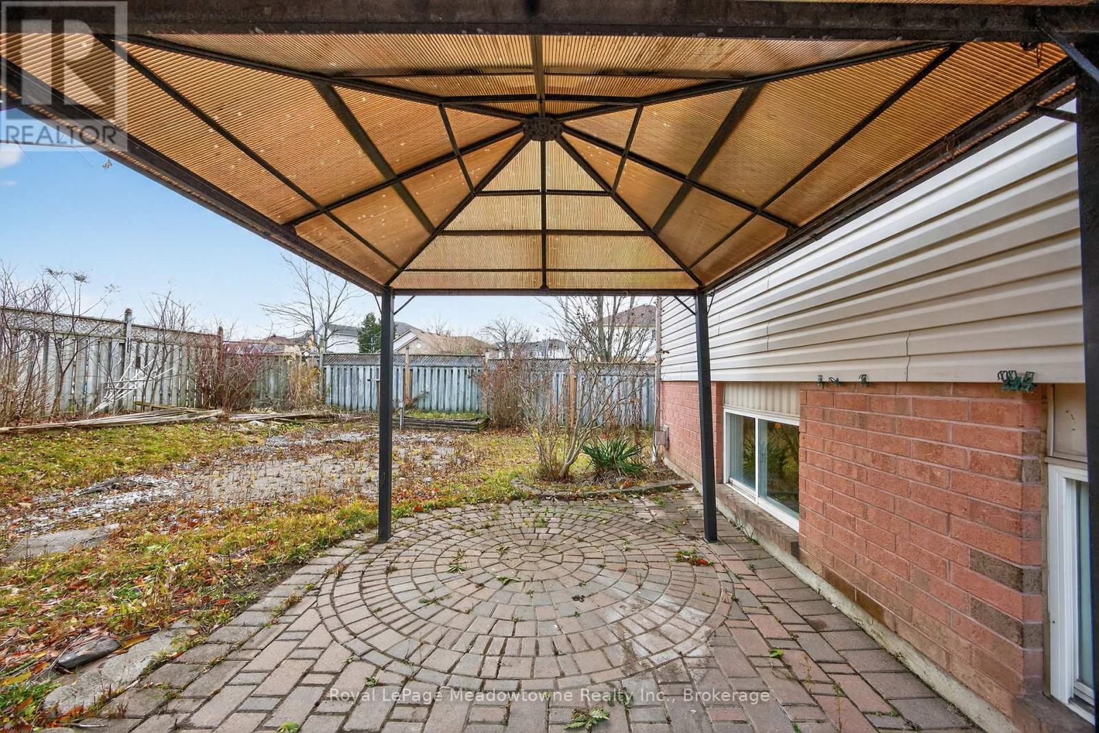 












1 DRAPER CRESCENT

,
Barrie (Painswick North),




Ontario
L4N8B1

