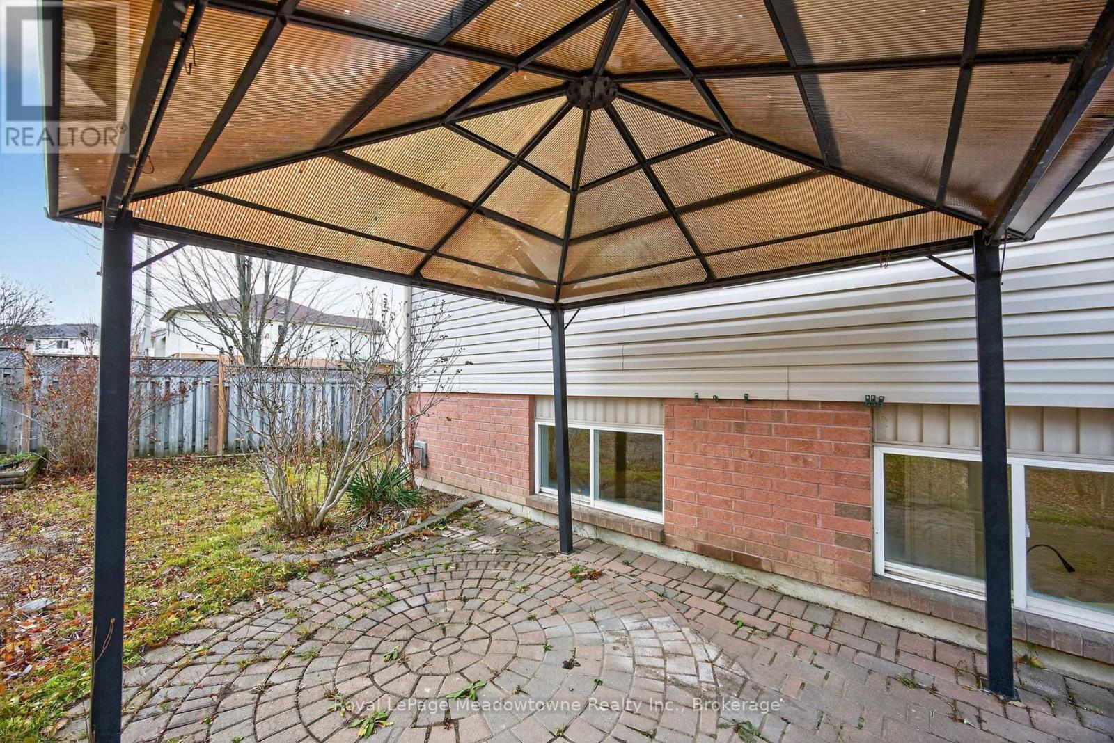 












1 DRAPER CRESCENT

,
Barrie (Painswick North),




Ontario
L4N8B1

