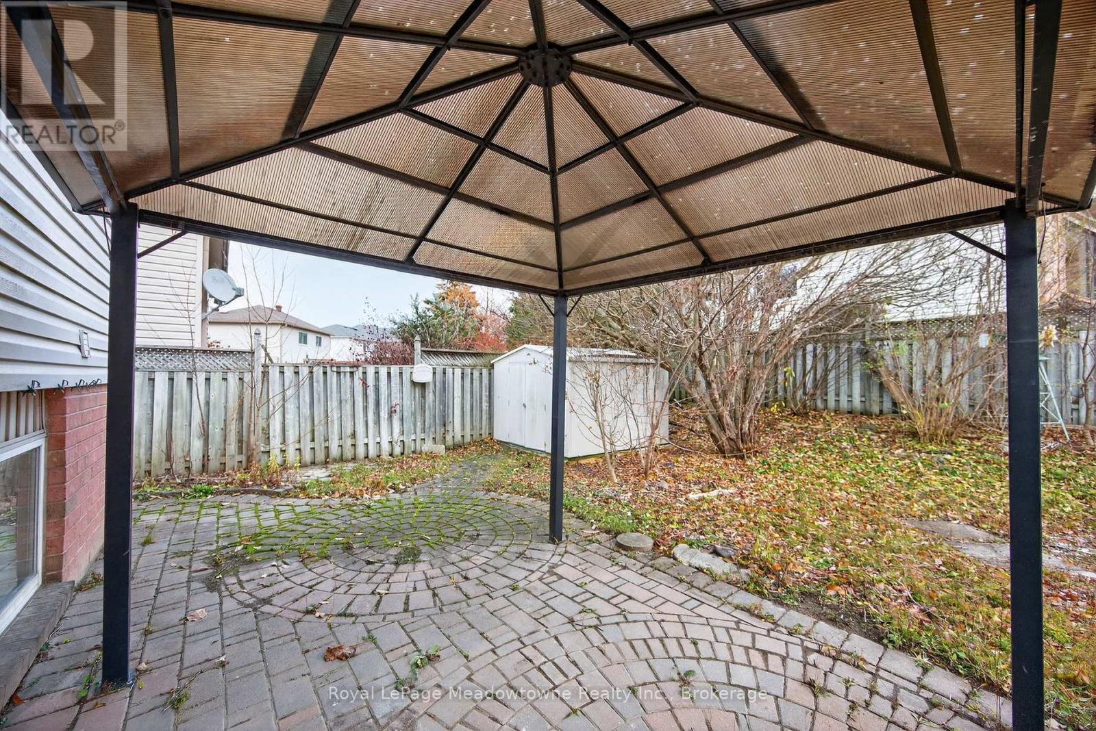 












1 DRAPER CRESCENT

,
Barrie (Painswick North),




Ontario
L4N8B1

