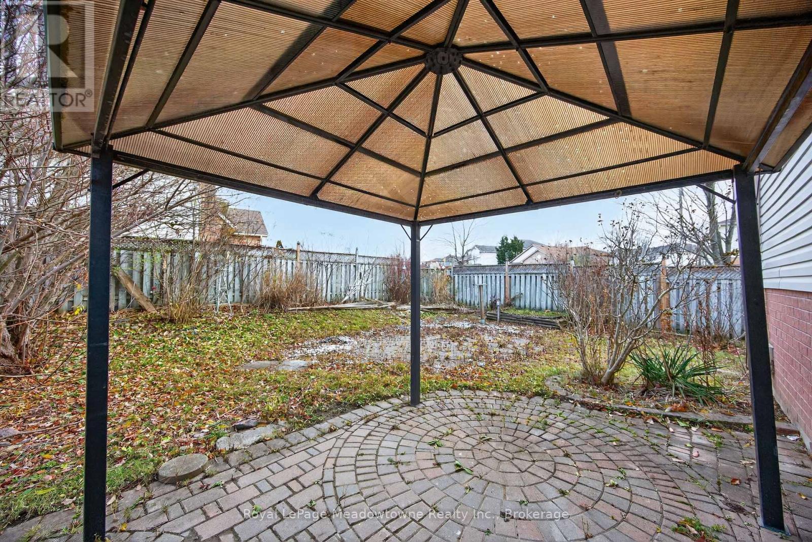 












1 DRAPER CRESCENT

,
Barrie (Painswick North),




Ontario
L4N8B1

