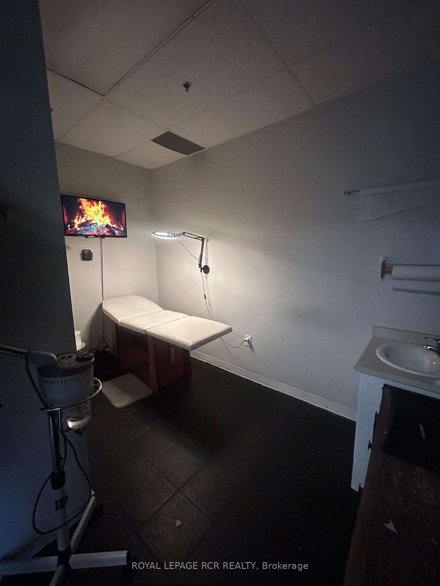 









169


Dufferin

Street South, 27,
New Tecumseth,




ON
L9R 1E6

