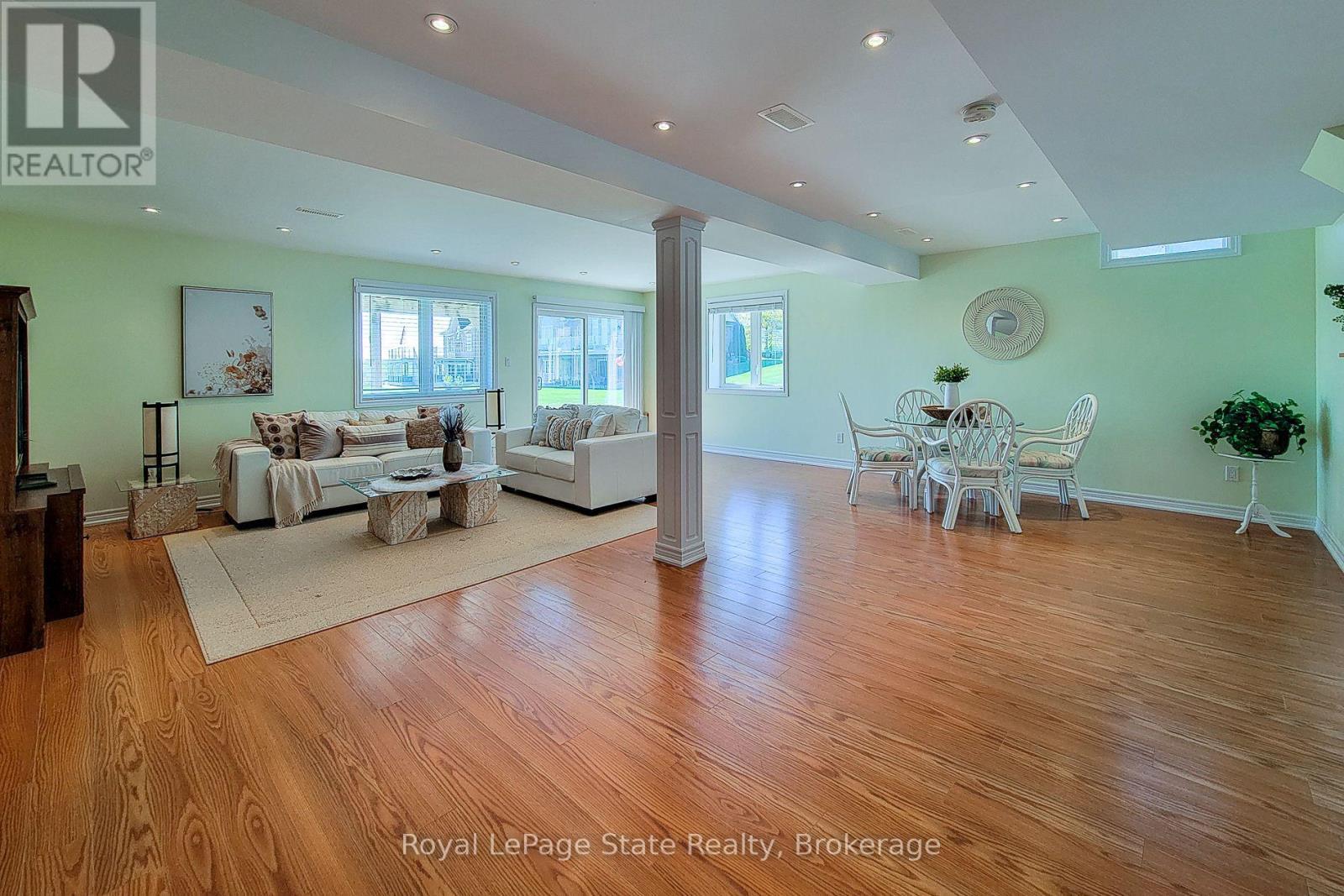 












115 TURNBERRY TRAIL

,
Welland (Hwy 406/Welland),




Ontario
L3B0B7

