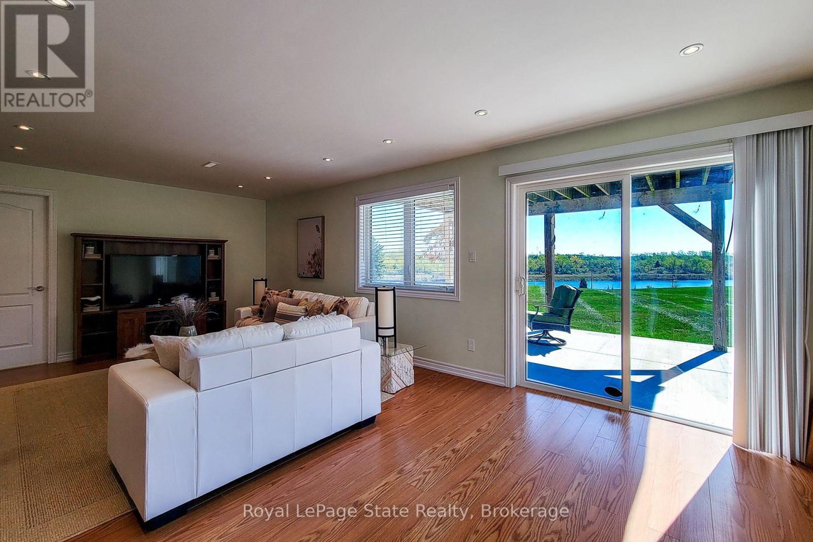 












115 TURNBERRY TRAIL

,
Welland (Hwy 406/Welland),




Ontario
L3B0B7

