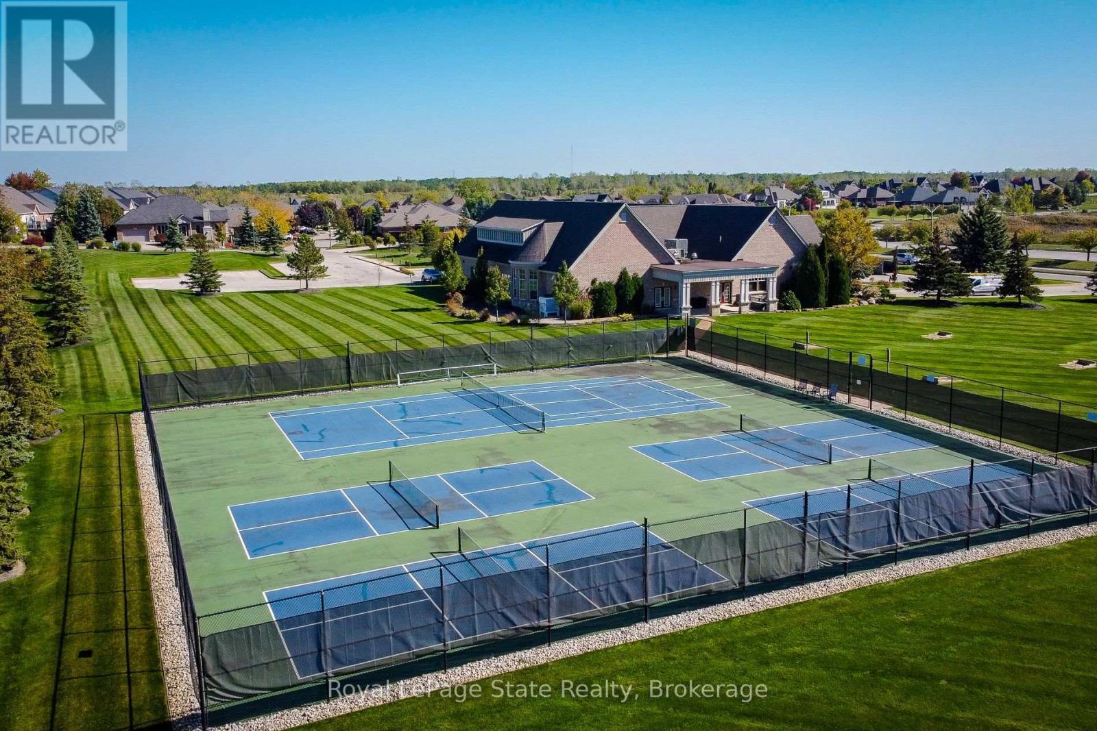 












115 TURNBERRY TRAIL

,
Welland (Hwy 406/Welland),




Ontario
L3B0B7

