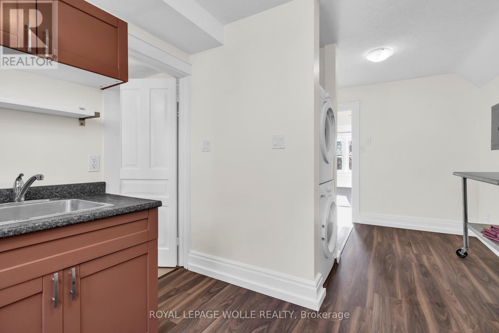 












UNIT D (UPPER) - 98 CHURCH STREET

,
Kitchener,




Ontario
N2G2S2

