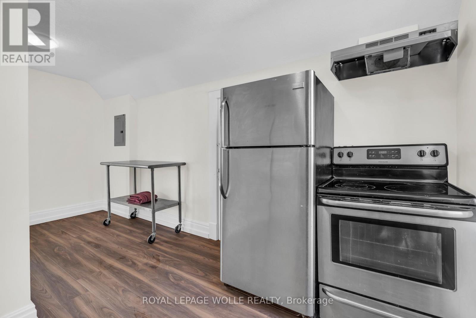 












UNIT D (UPPER) - 98 CHURCH STREET

,
Kitchener,




Ontario
N2G2S2

