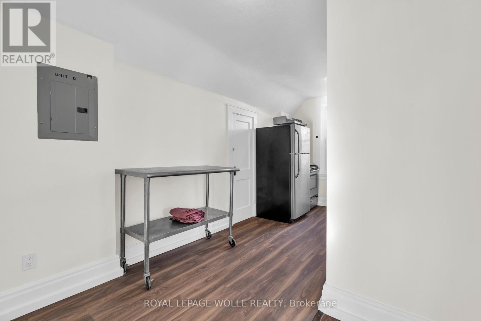 












UNIT D (UPPER) - 98 CHURCH STREET

,
Kitchener,




Ontario
N2G2S2

