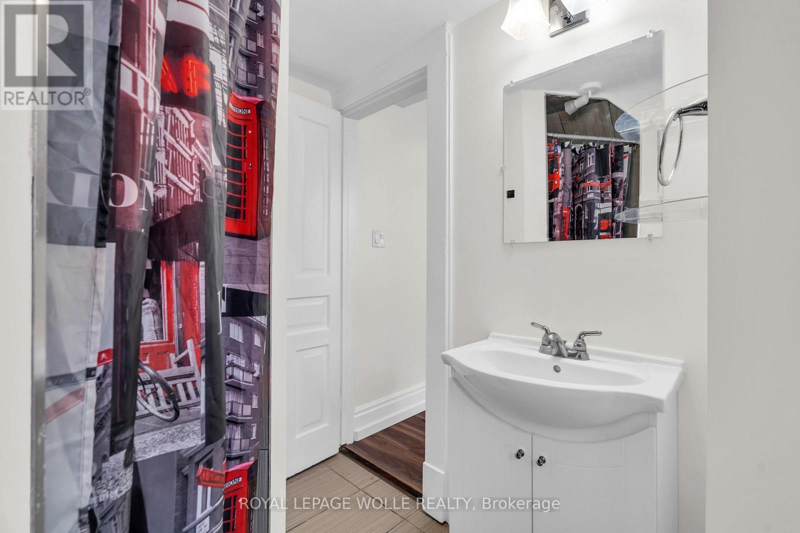 












UNIT D (UPPER) - 98 CHURCH STREET

,
Kitchener,




Ontario
N2G2S2

