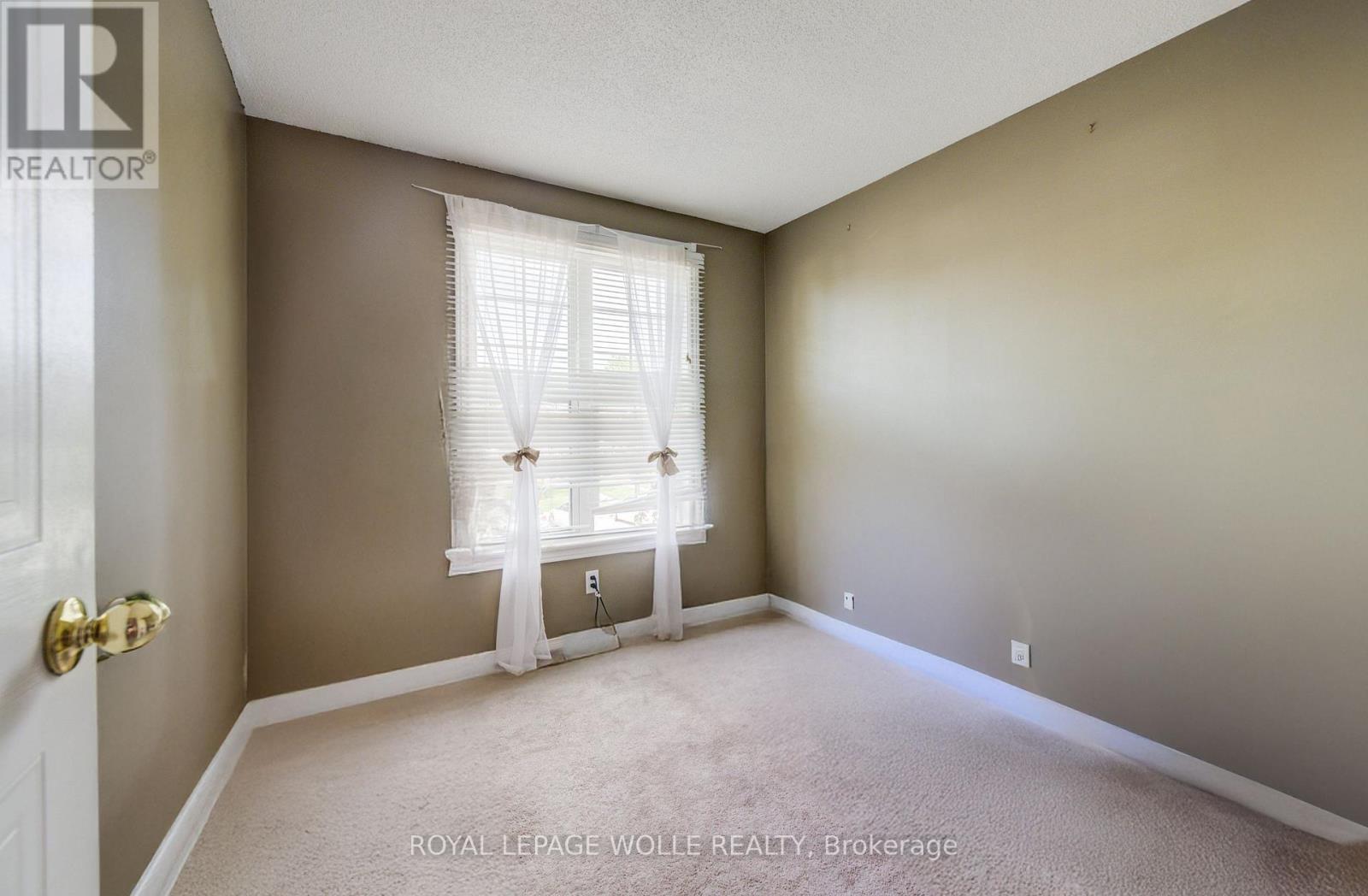 












17 - 465 WOOLWICH STREET N

,
Waterloo,




Ontario
N2K3S4

