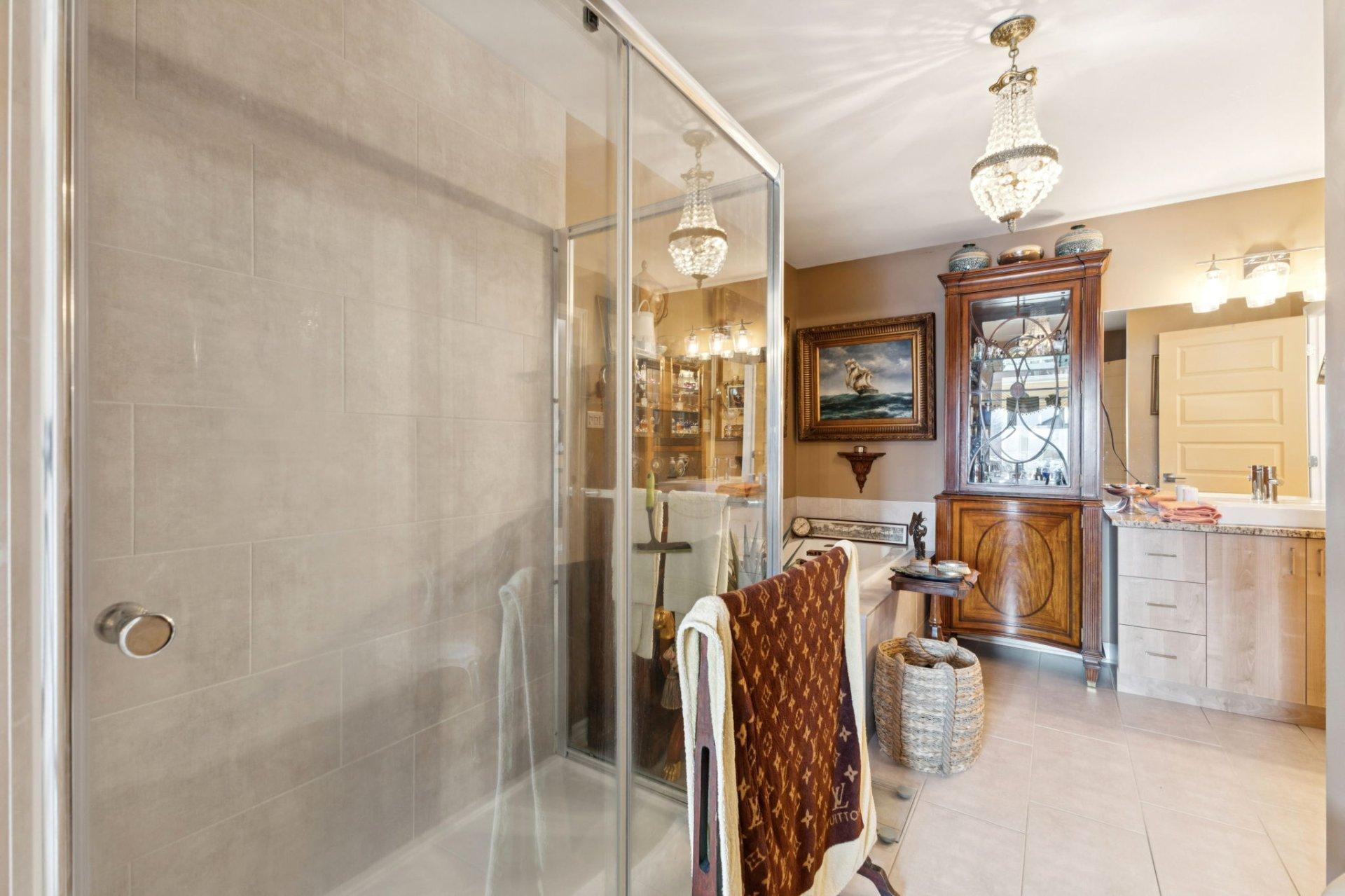 









120Z


Boul. de l'Amérique-Française

, 4,
Gatineau (Aylmer),




QC
J9J1G9

